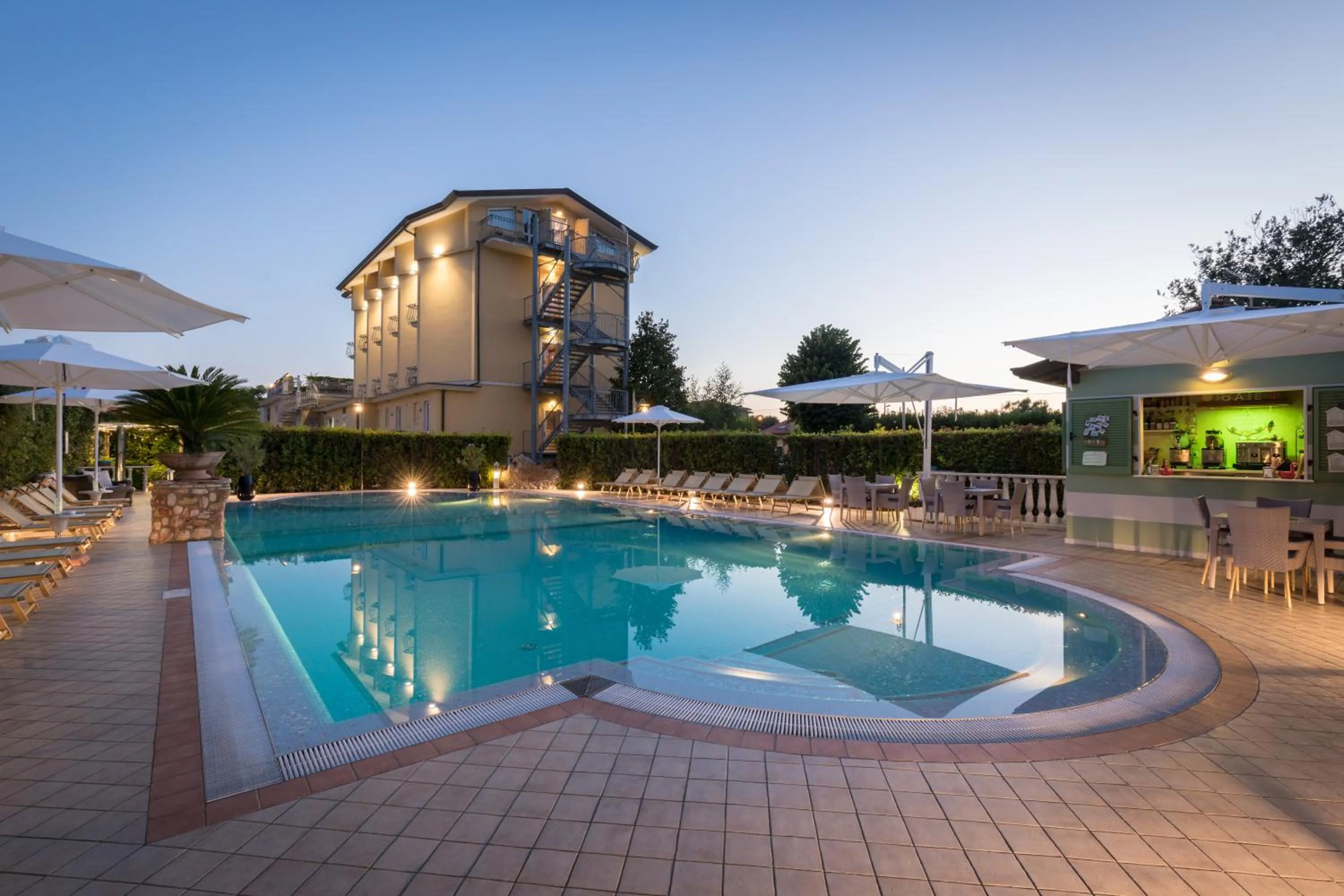 Swimming pool in Hotel Villa Tiziana