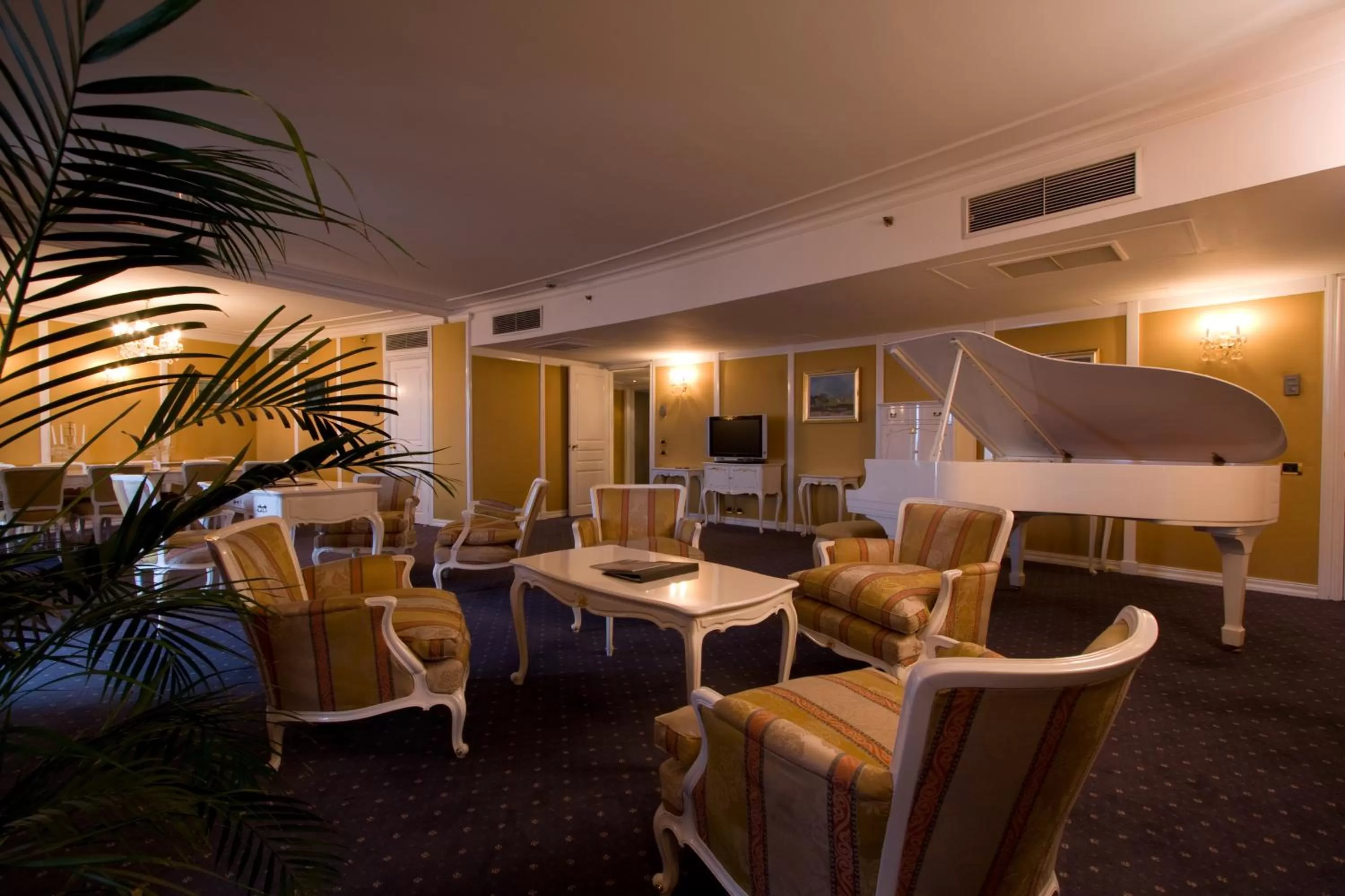 Lounge or bar in Grand Hotel Bucharest