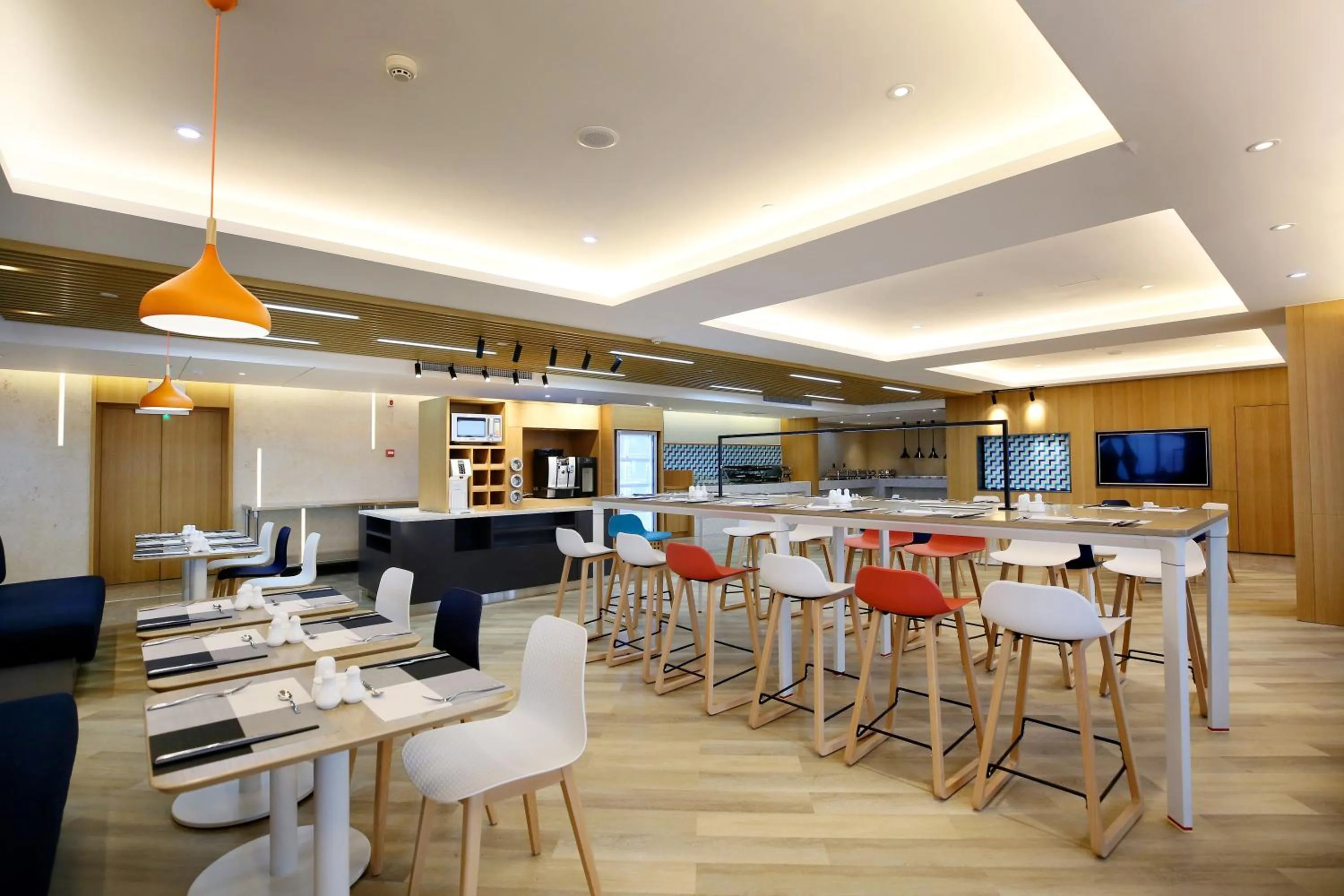 Restaurant/places to eat in Holiday Inn Express Chengdu North Railway Station by IHG - Near Panda Base, Near Chunxi Road Free laundromat