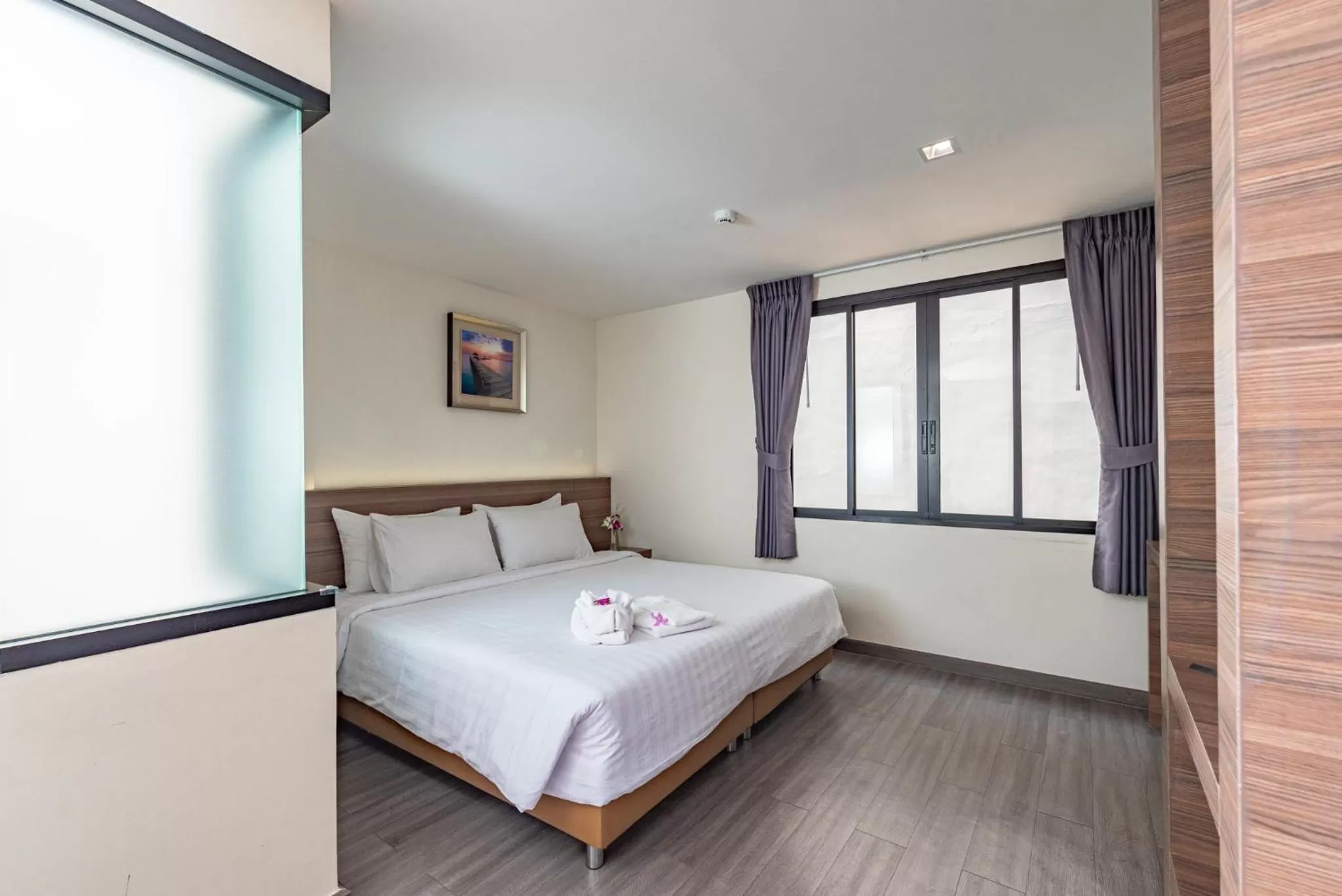 Photo of the whole room, Bed in Sovereign Group Hotel at Pratunam