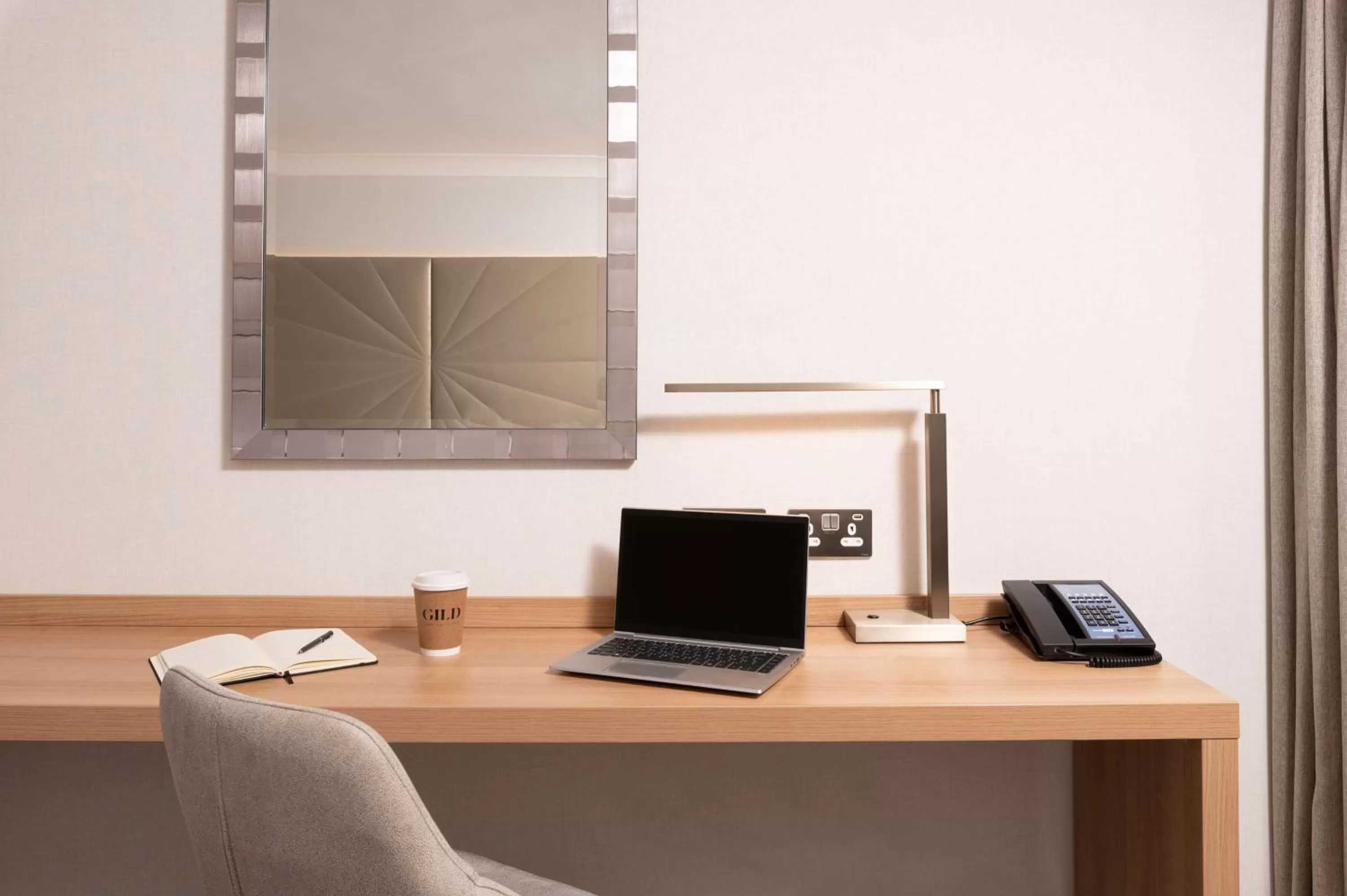 Bedroom in Hilton Birmingham Metropole Hotel