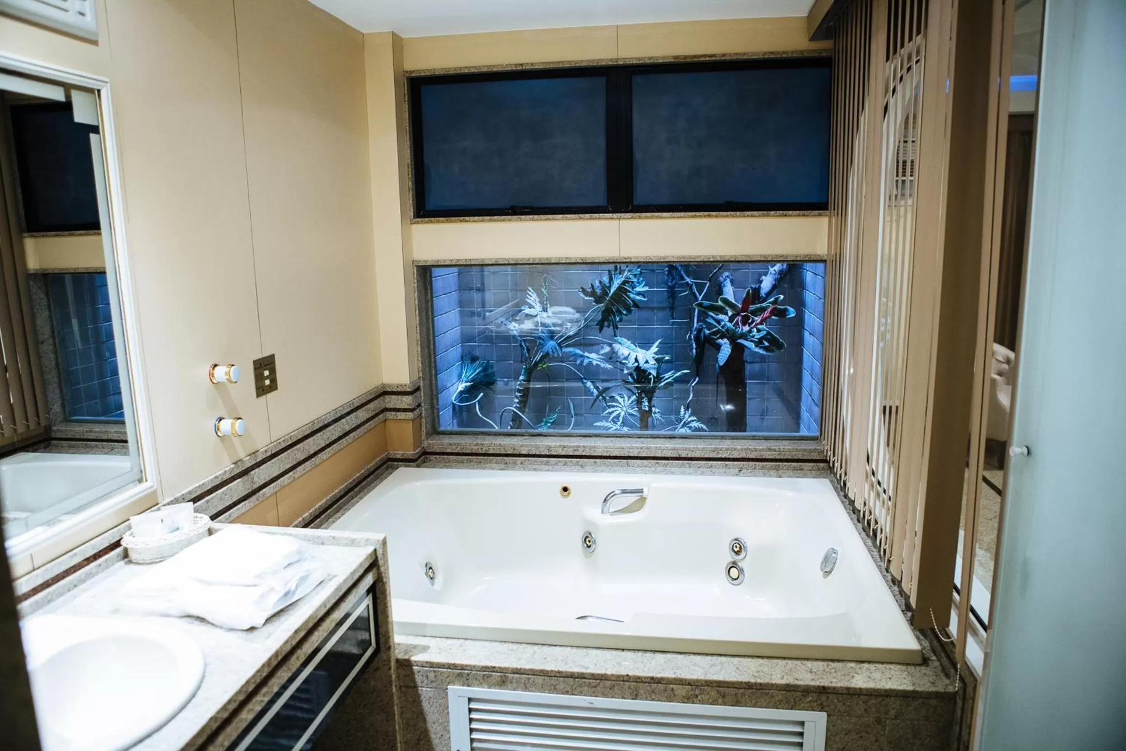 Bathroom in Elegance Praia Hotel