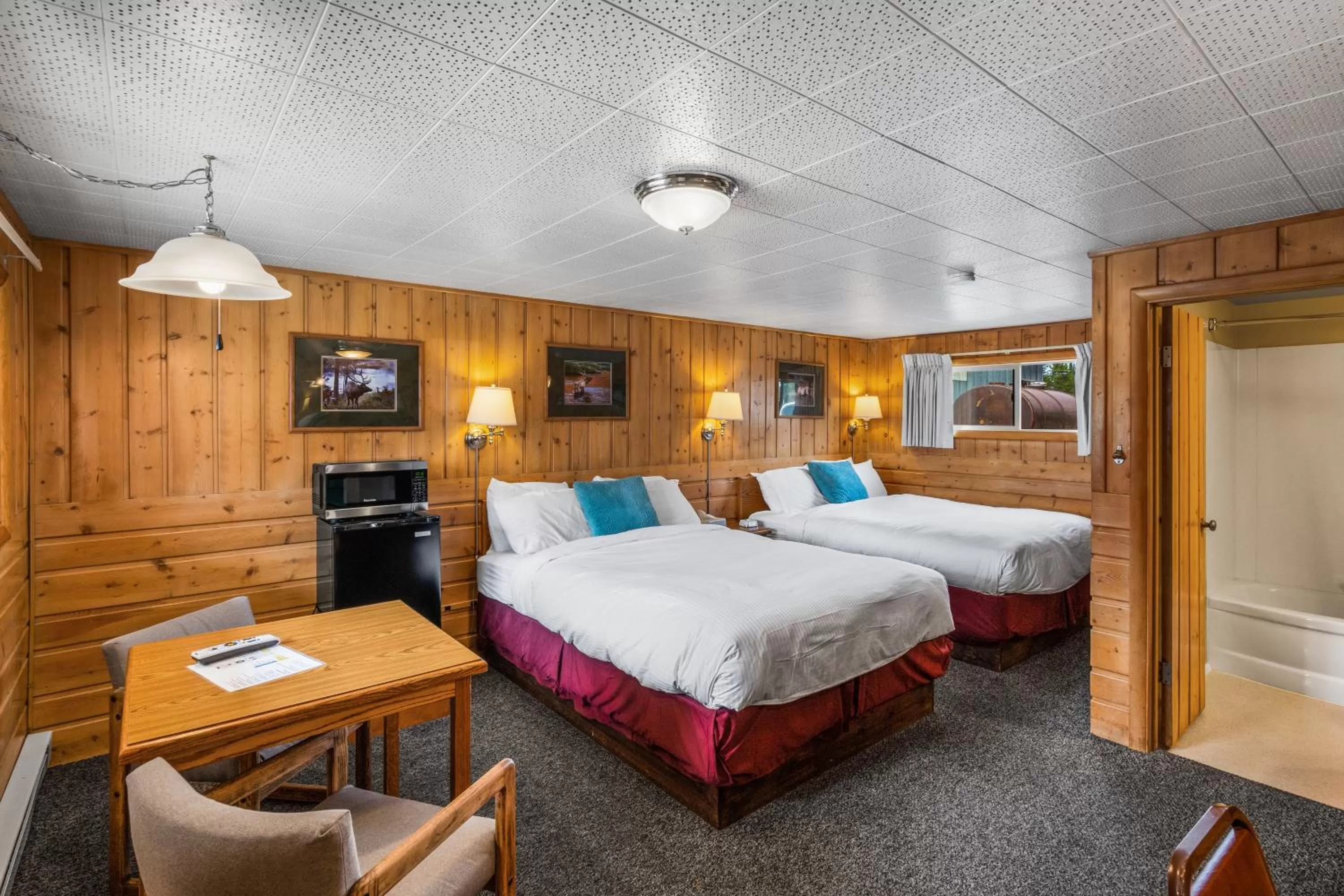 Standard Queen Room with Two Queen Beds in Lazy Duck Inn