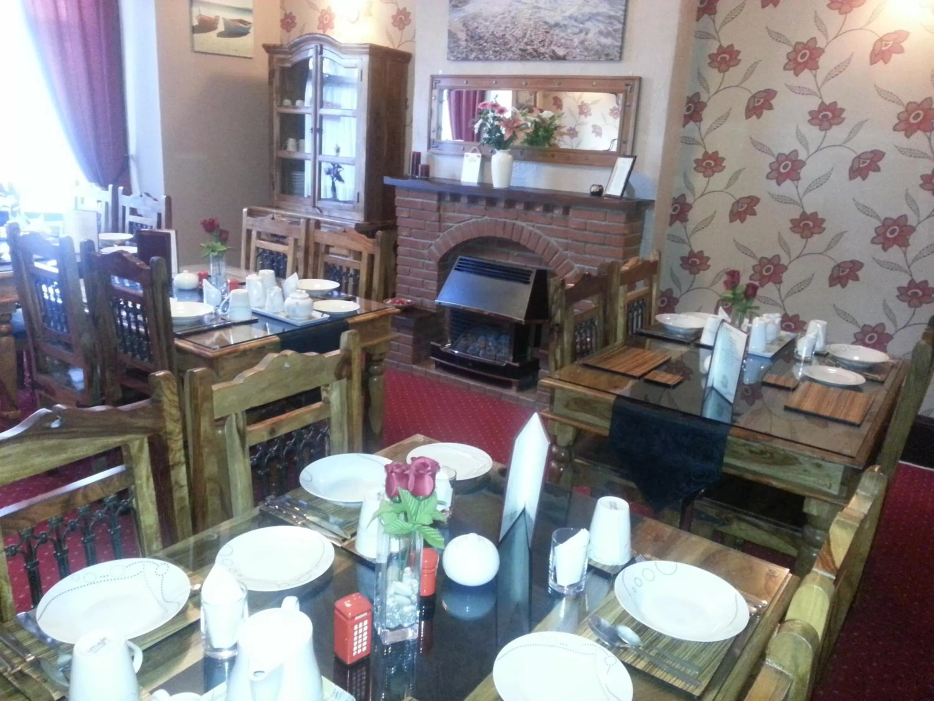 Dining area in Sunnyside Hotel