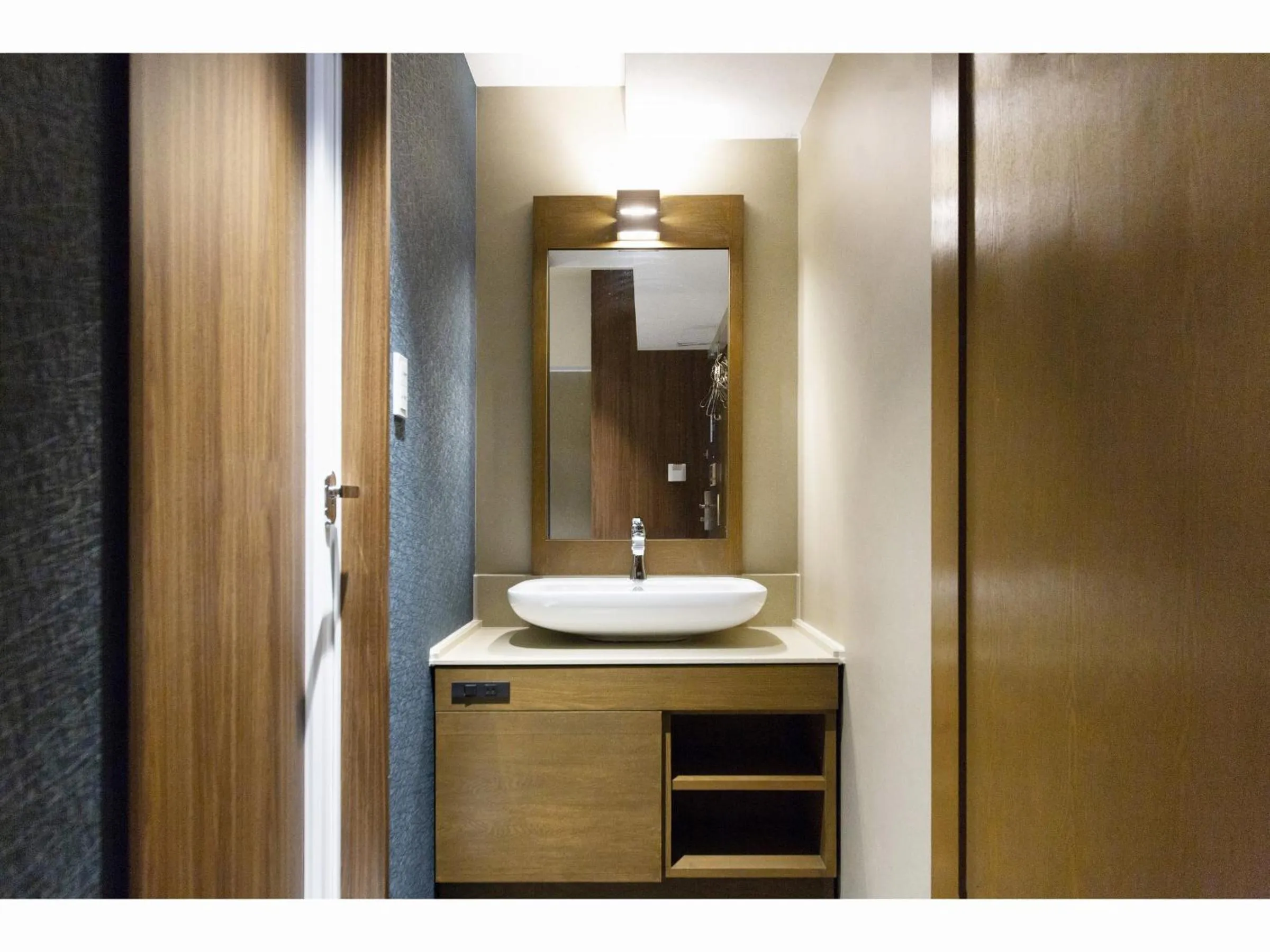 HOTEL HILLARYS Shinsaibashi