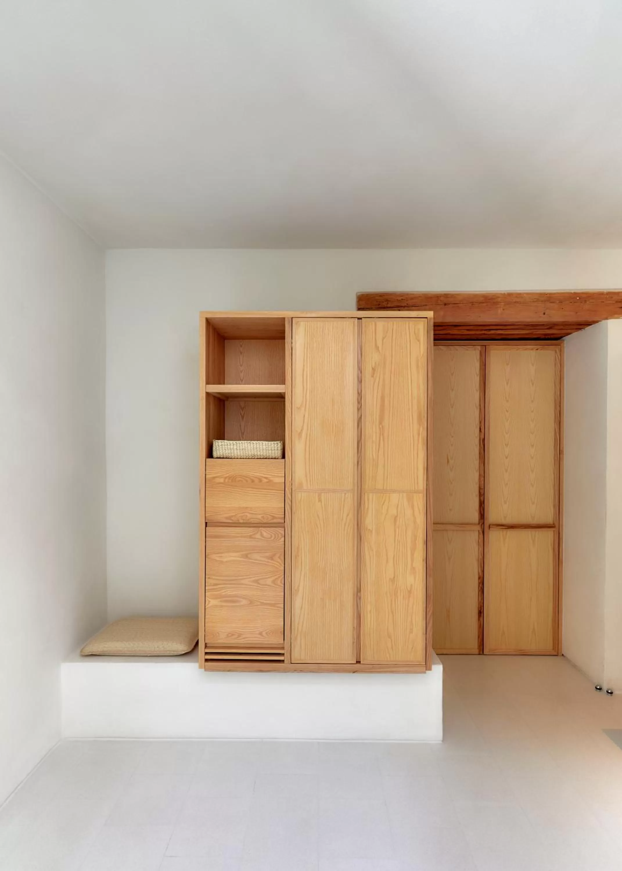 wardrobe in Círculo Mexicano, a Member of Design Hotels