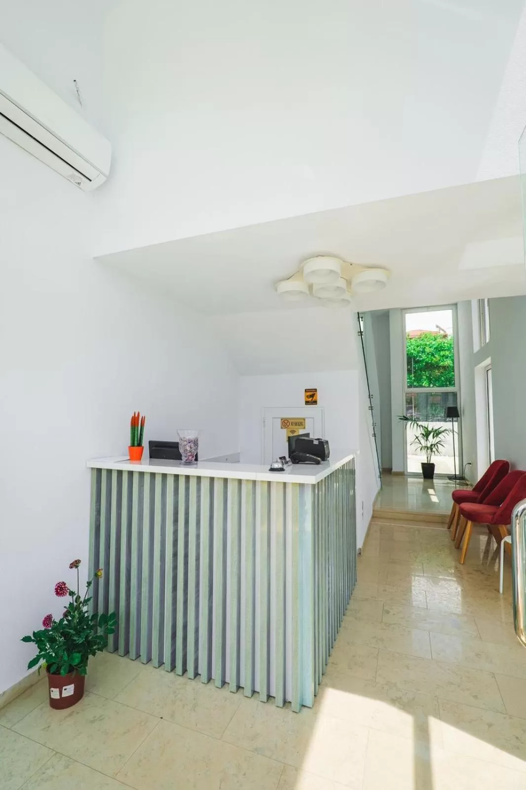 Property building, Kitchen/Kitchenette in Otto Hotel