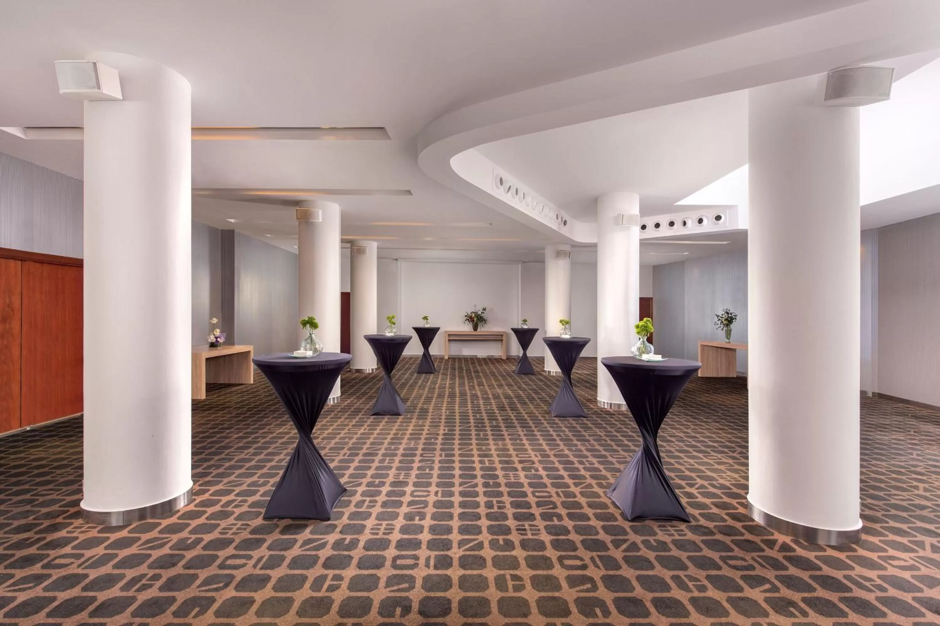 Meeting/conference room in Le Meridien Barcelona
