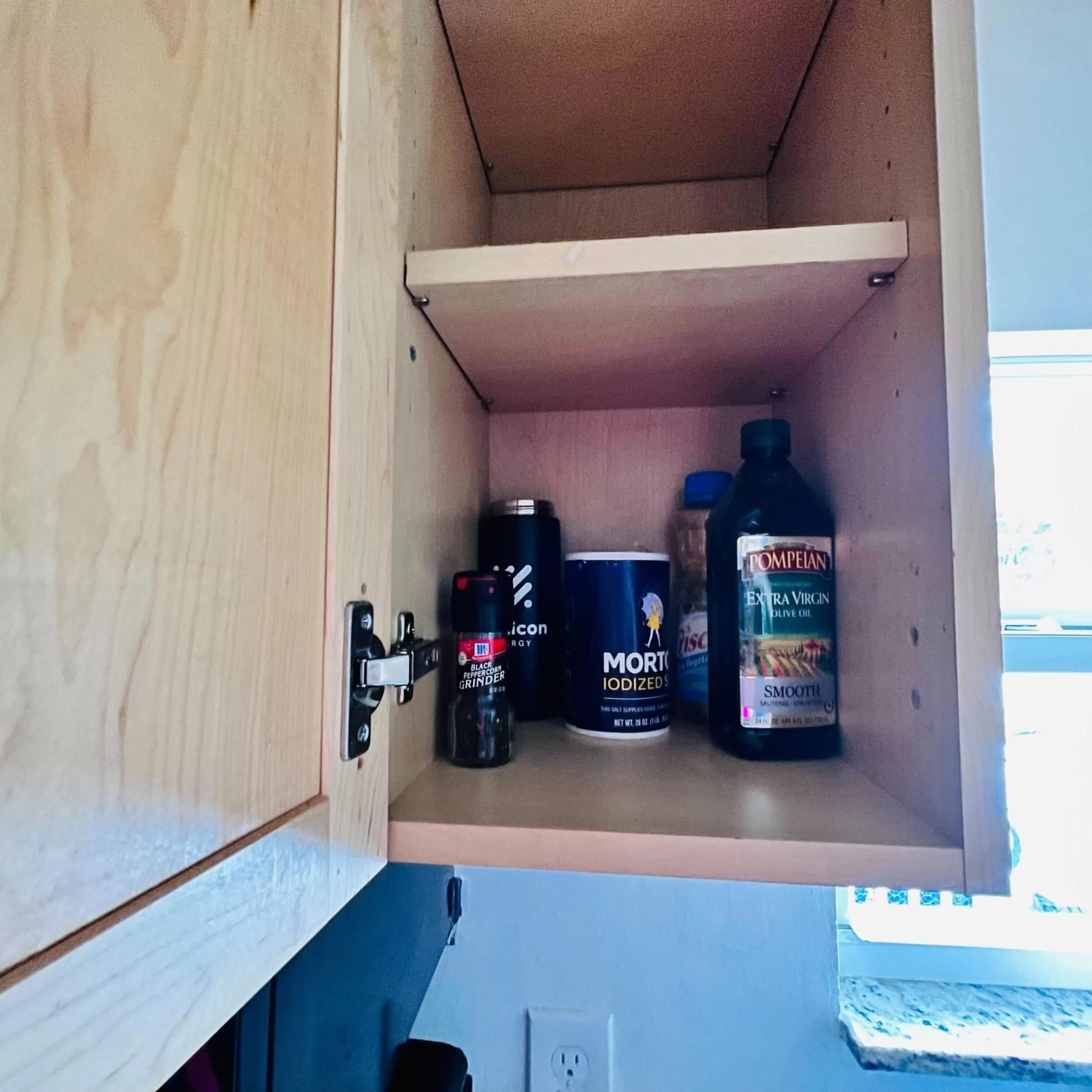 Coffee/tea facilities in CocoBay 2BR Condos Near Beach, Galleria Mall, Wilton Manors, Cruise Port