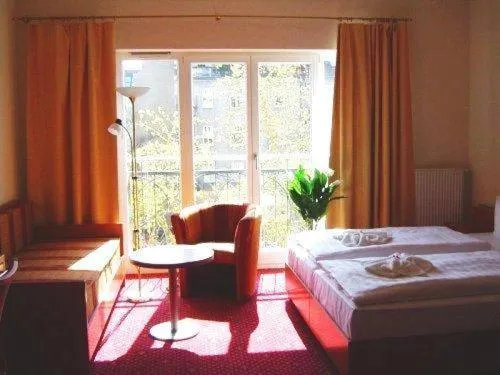 Photo of the whole room in Hotel Orion Berlin