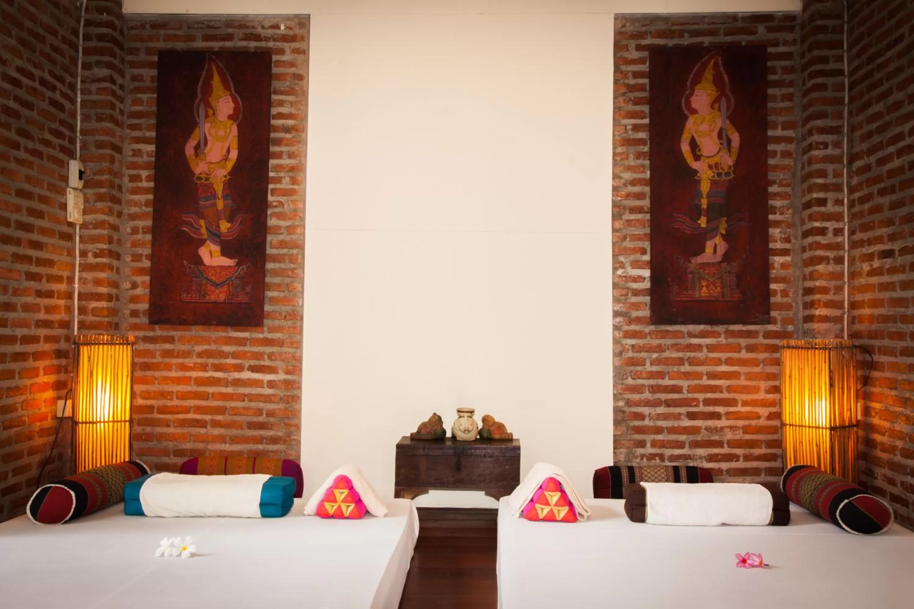 Massage in Joy's House & Tour