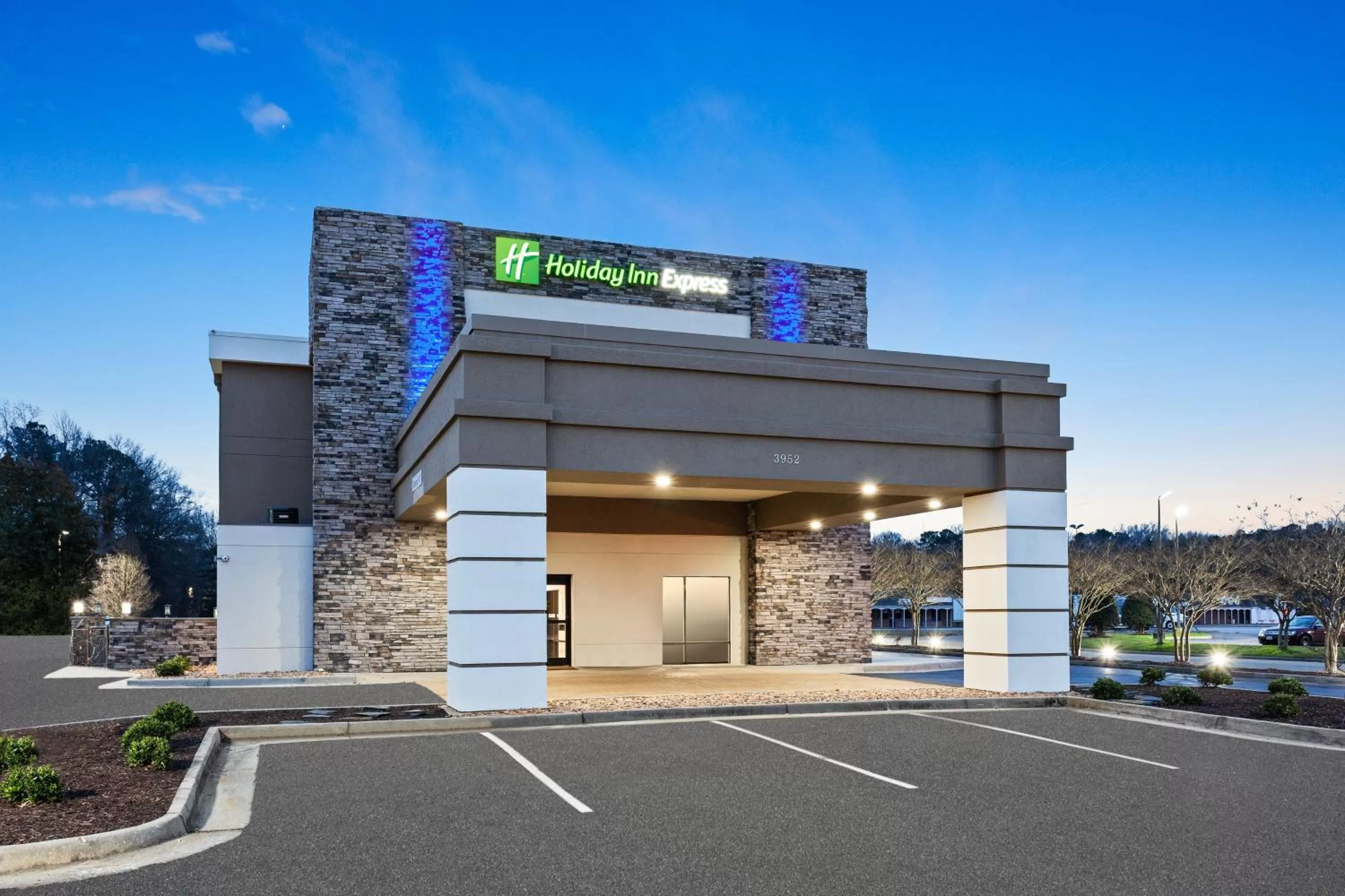 Property building in Holiday Inn Express Hopewell - Fort Lee by IHG