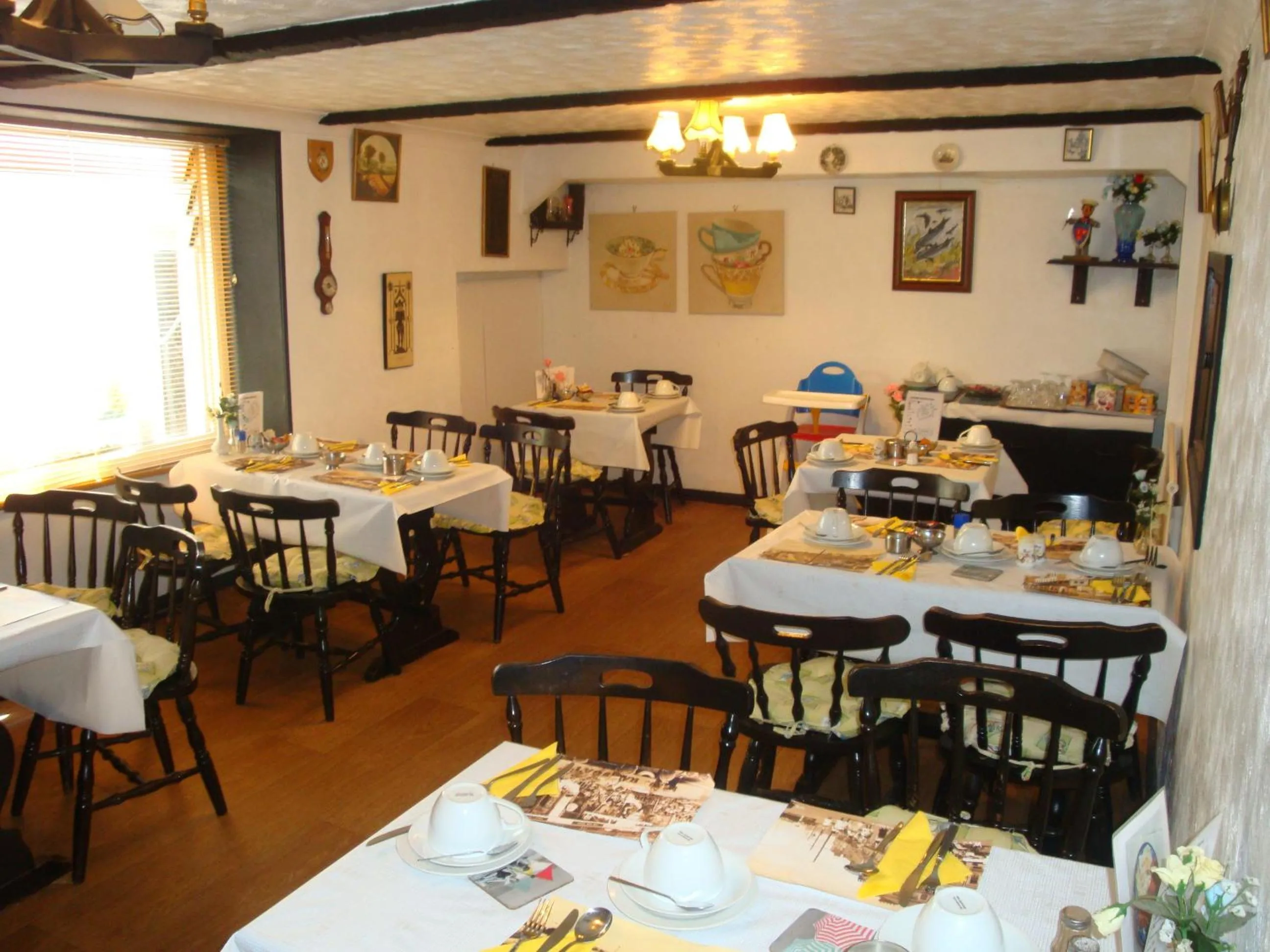 Restaurant/places to eat in Spencer Court