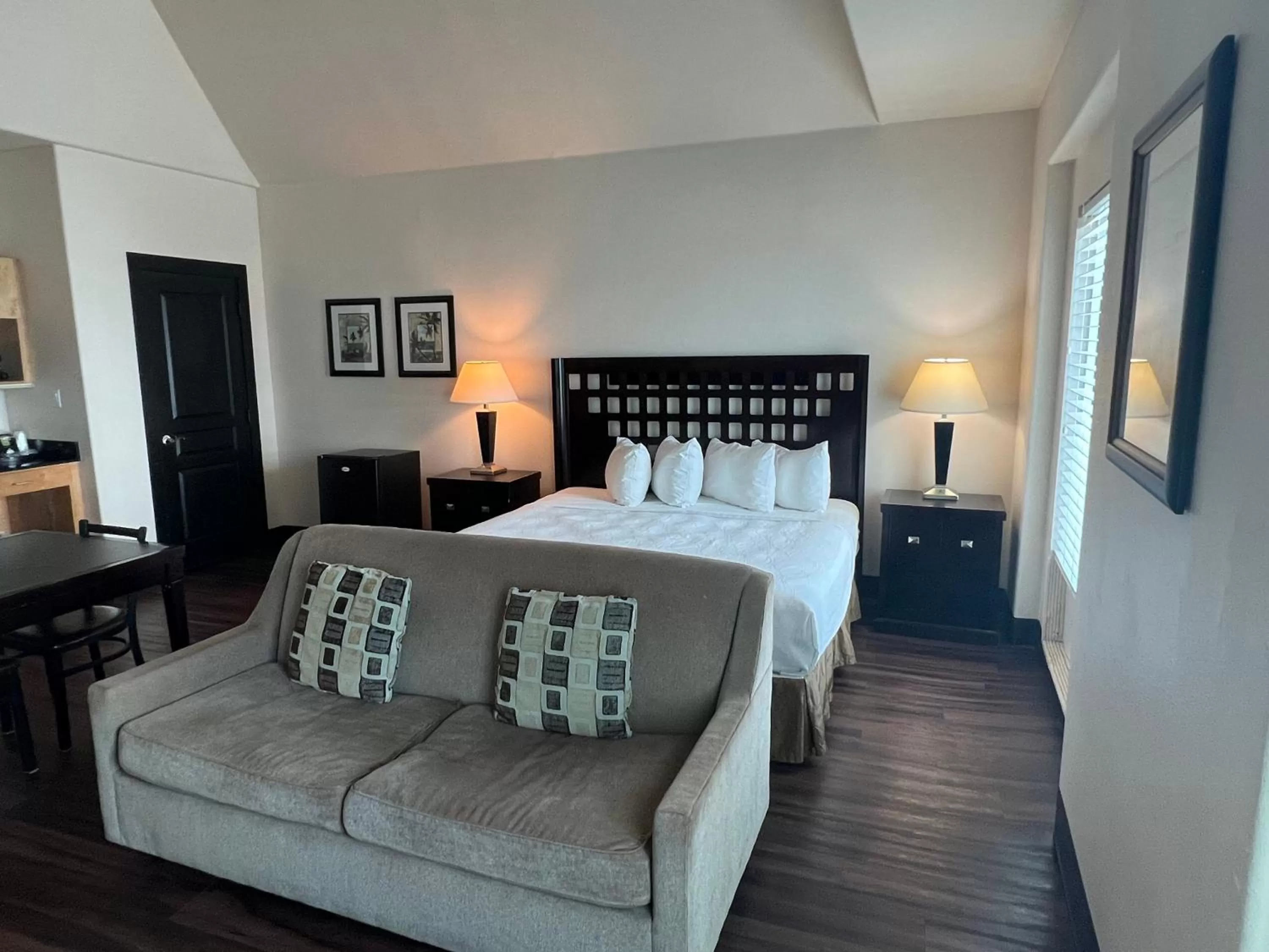 Bed in Sunchase Inn & Suites