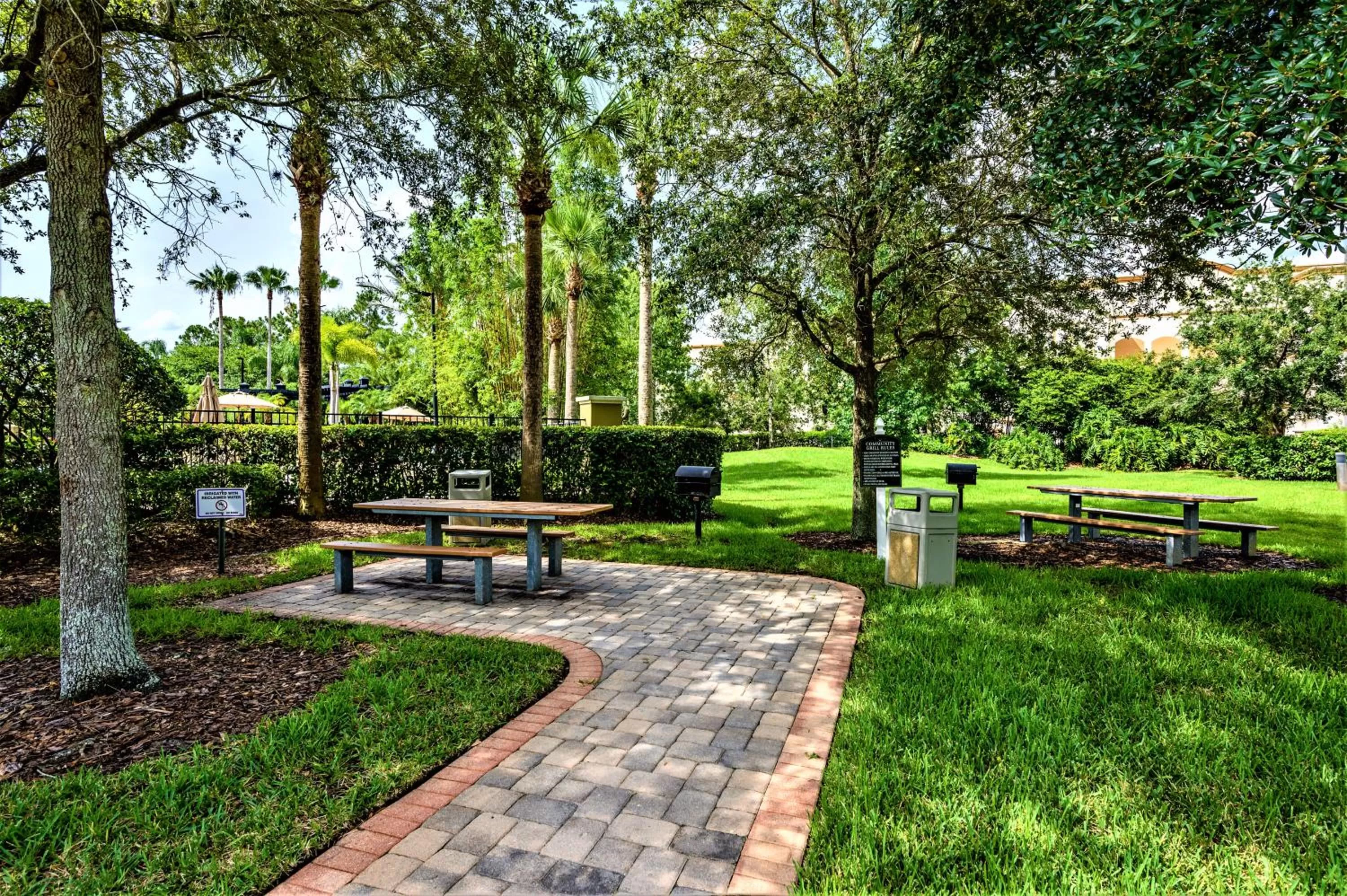 BBQ facilities in Vista Cay Resort by Millenium at Universal Blvd.