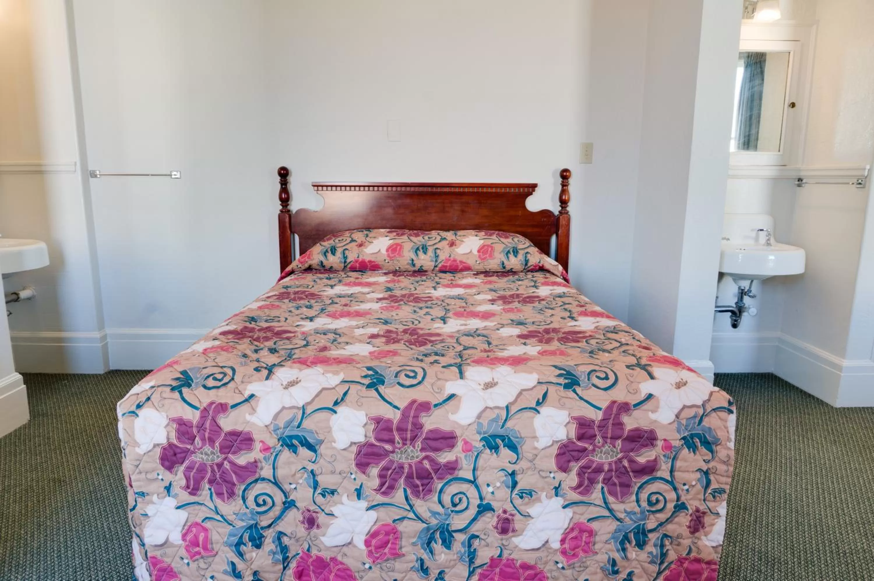 Bed in Aida Plaza Hotel