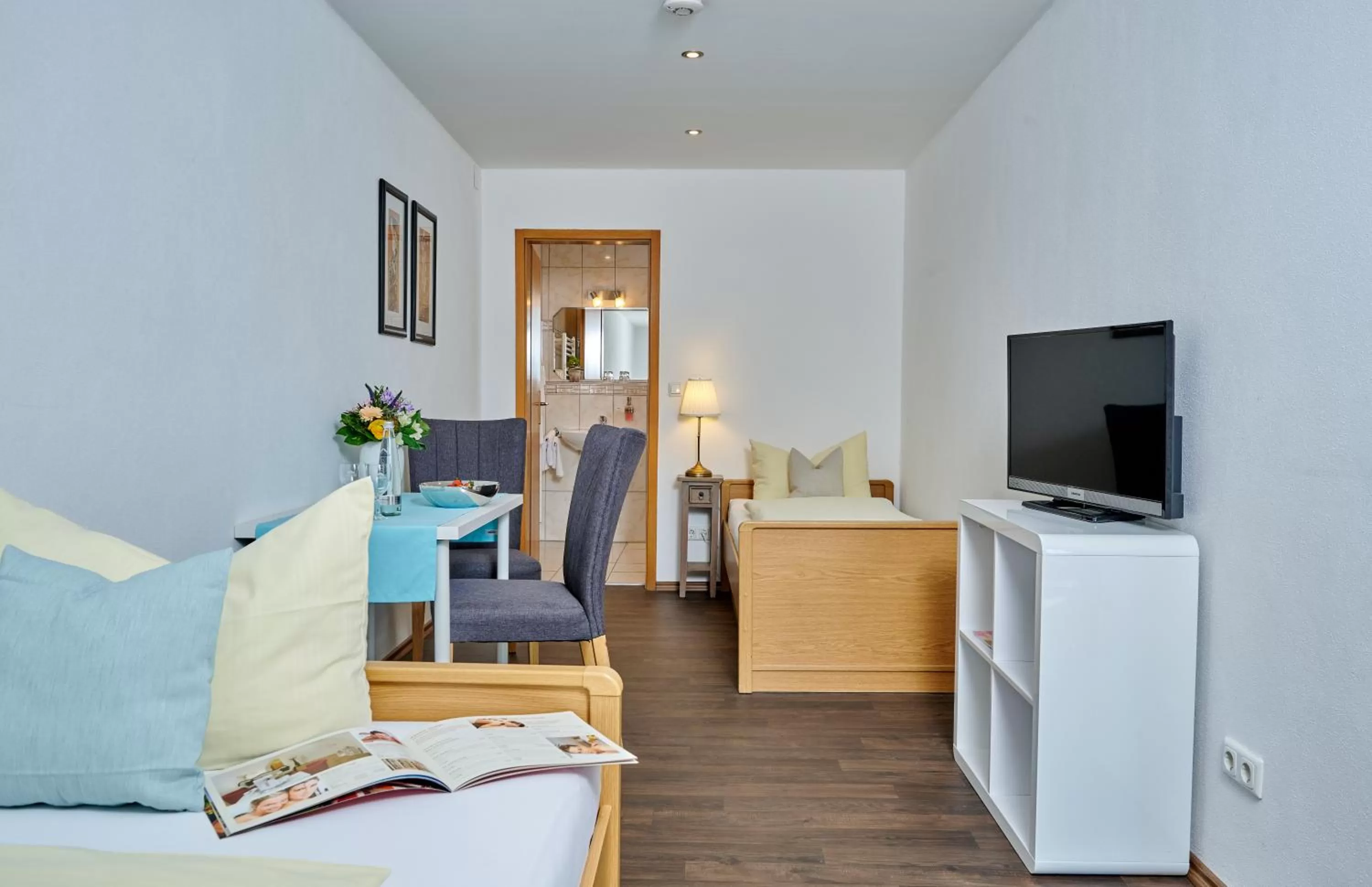 Seating Area in Hotel Restaurant Zum Goldenen Anker mit Hallenbad