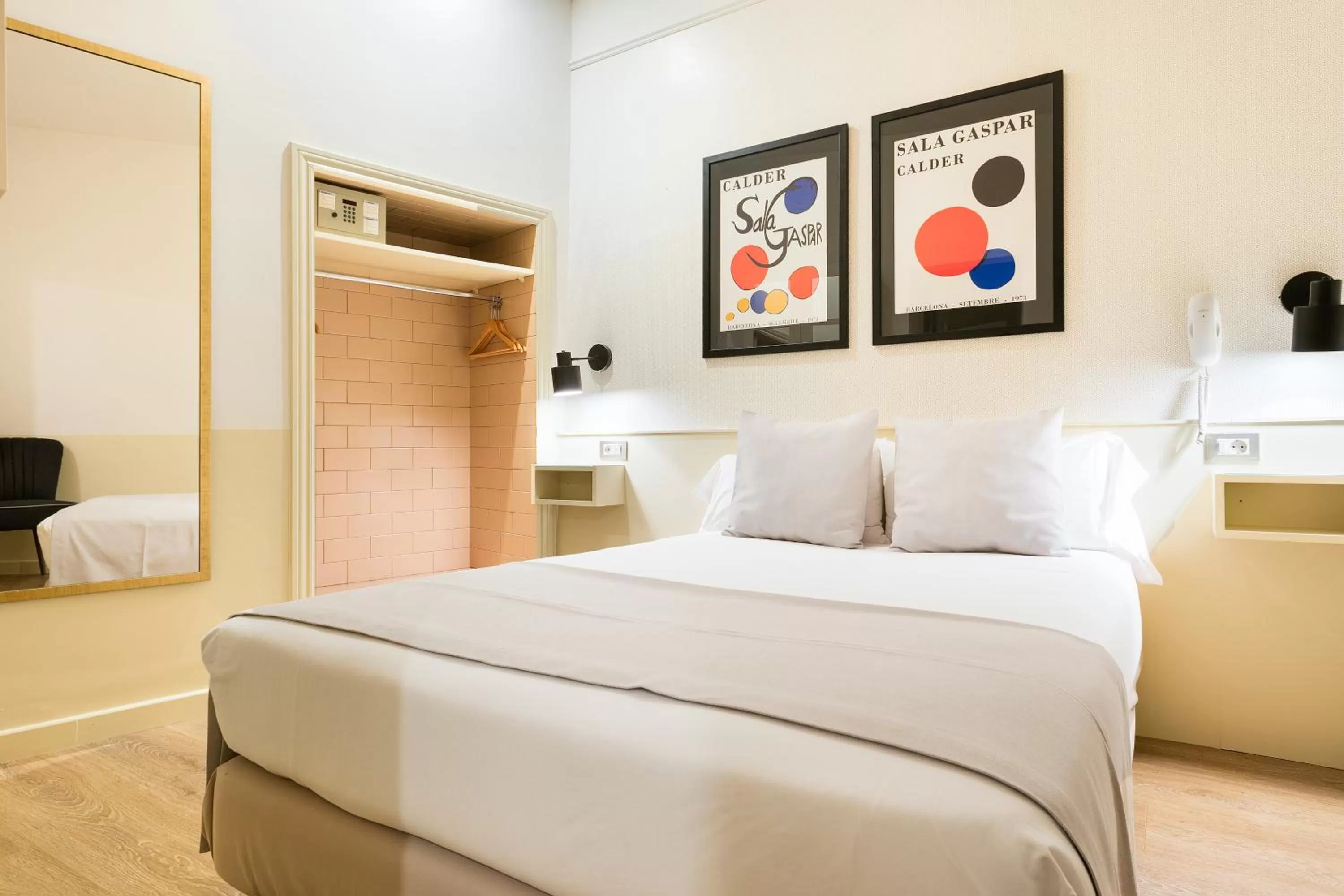 Property building, Bed in Hotel El Call
