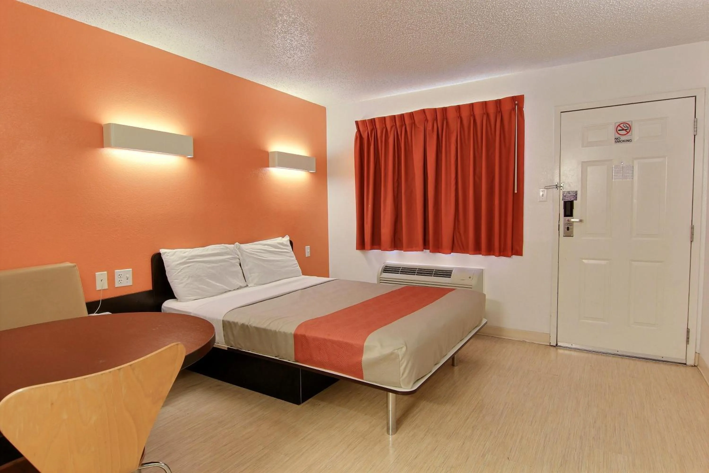 Bedroom, Bed in Motel 6-Austin, TX