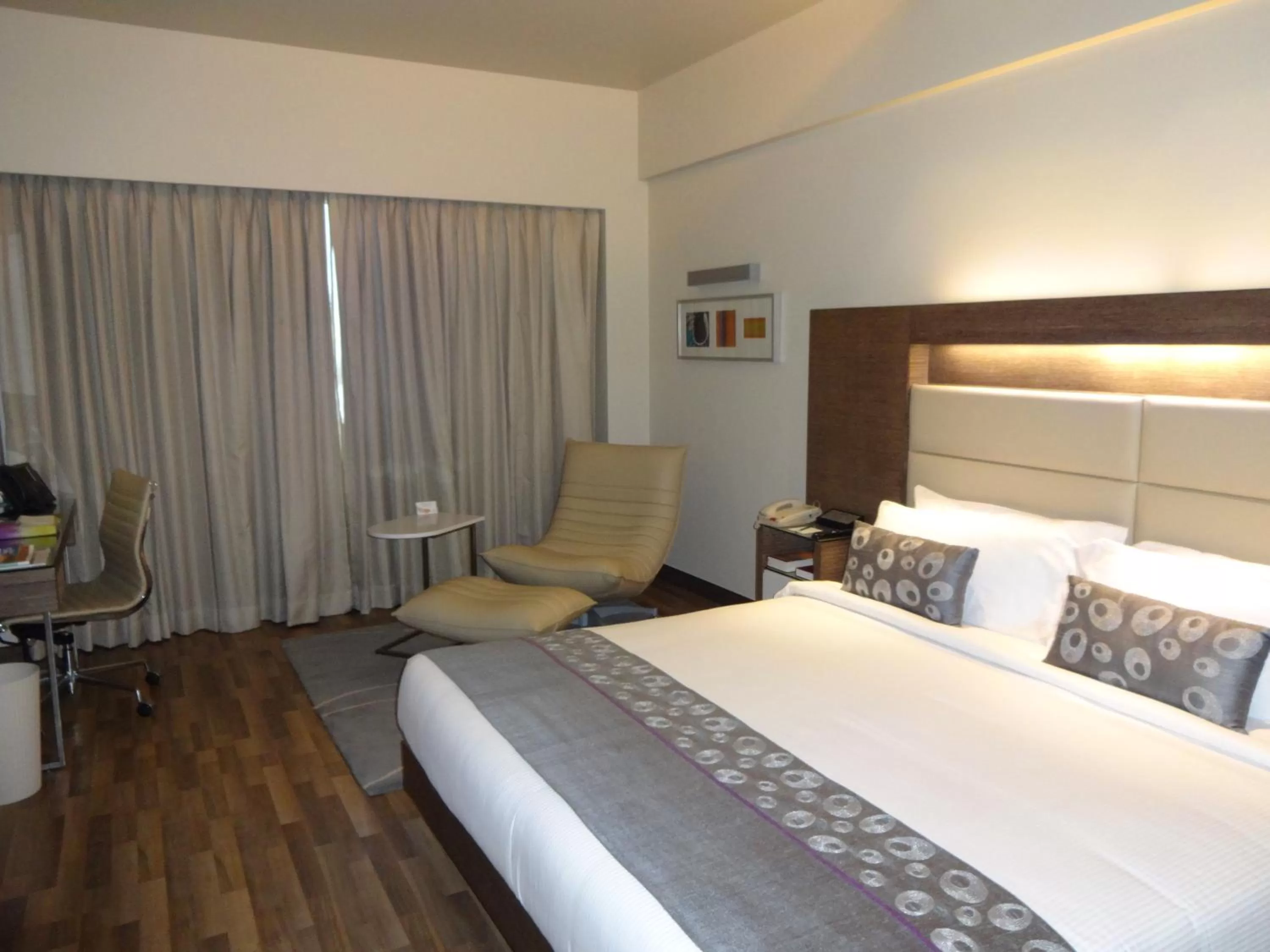 Bedroom, Bed in The Raintree, Anna Salai