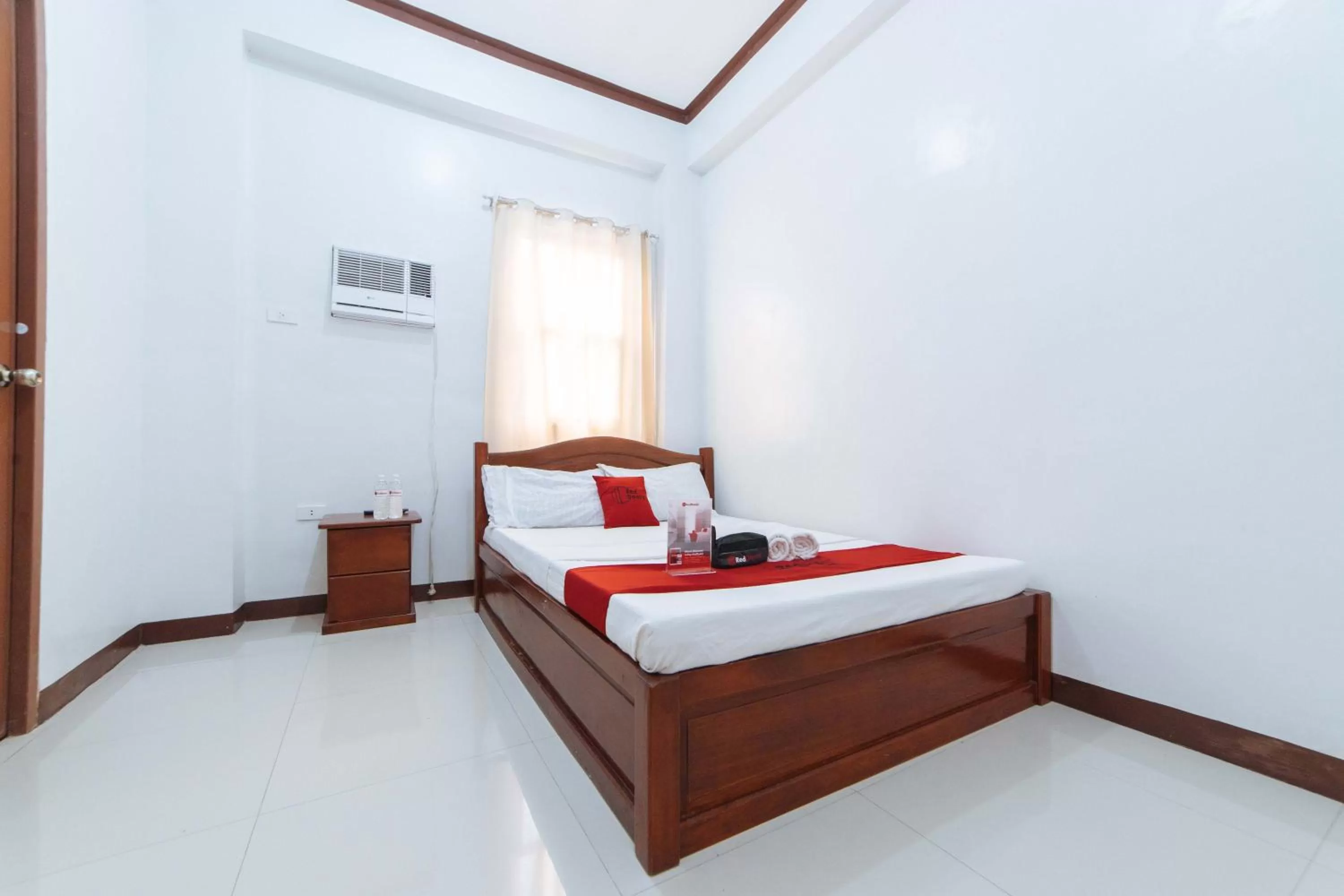 Photo of the whole room, Bed in RedDoorz @ D Maagma Street