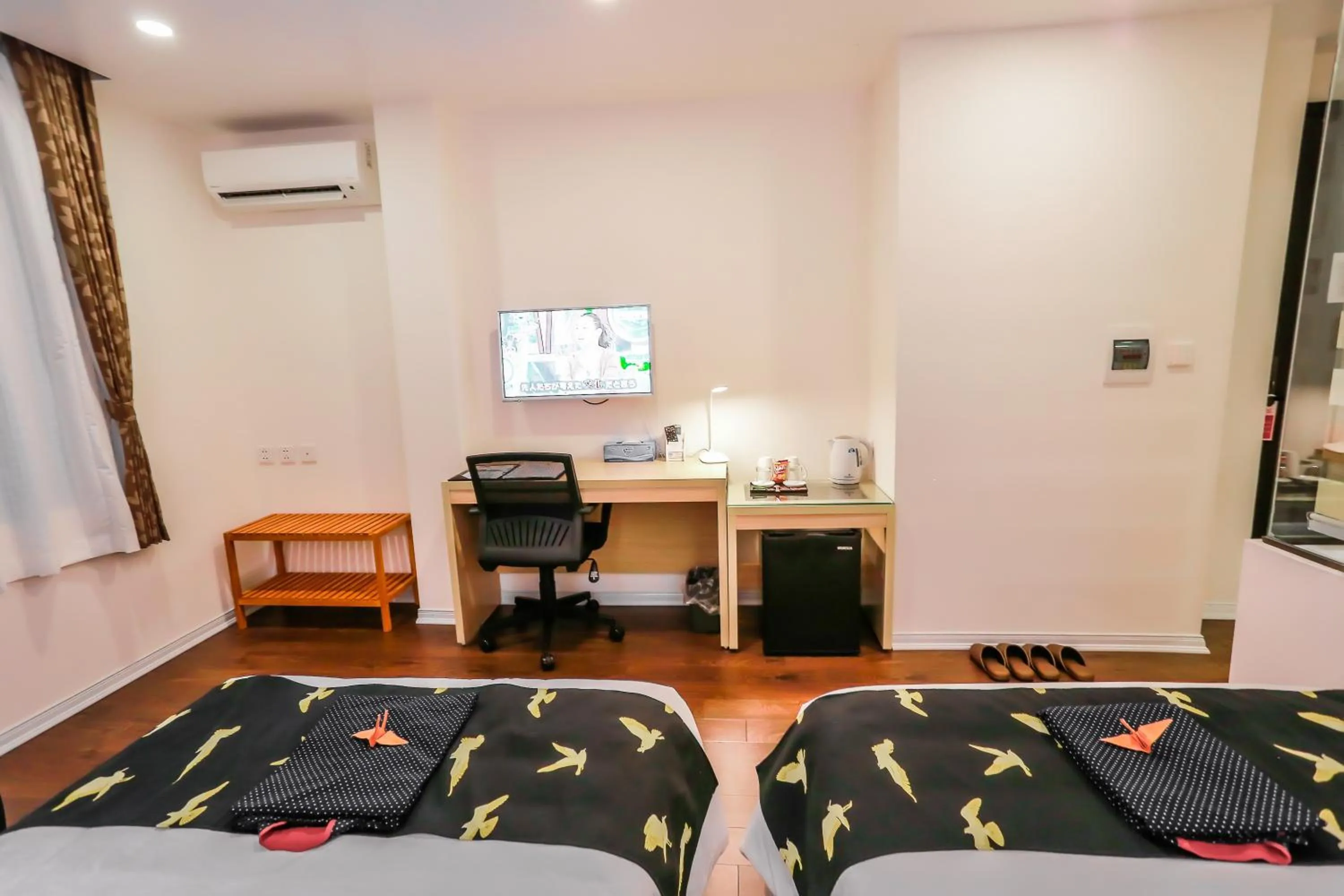 Bed in Momizi Business Hotel