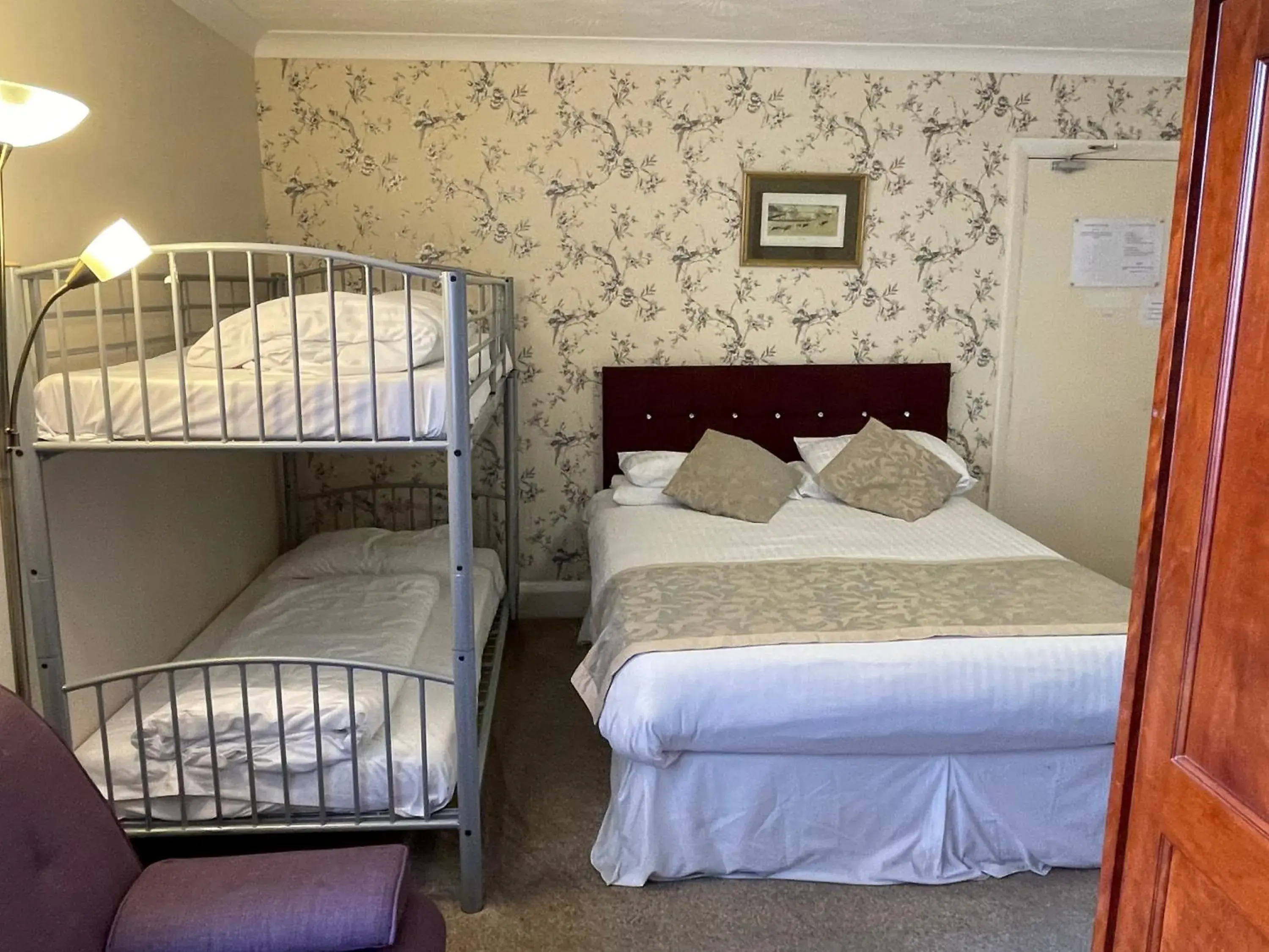 Family Room in Yellow Mountain Hotel Family Room in Yellow Mountain Hotel