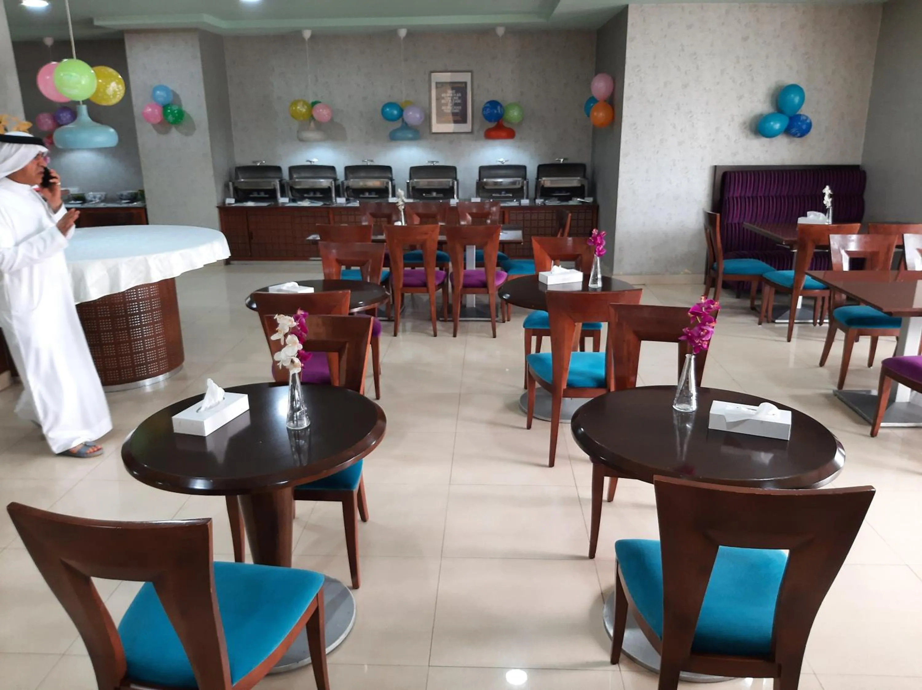 Restaurant/places to eat in Al Manar Grand Hotel Apartment