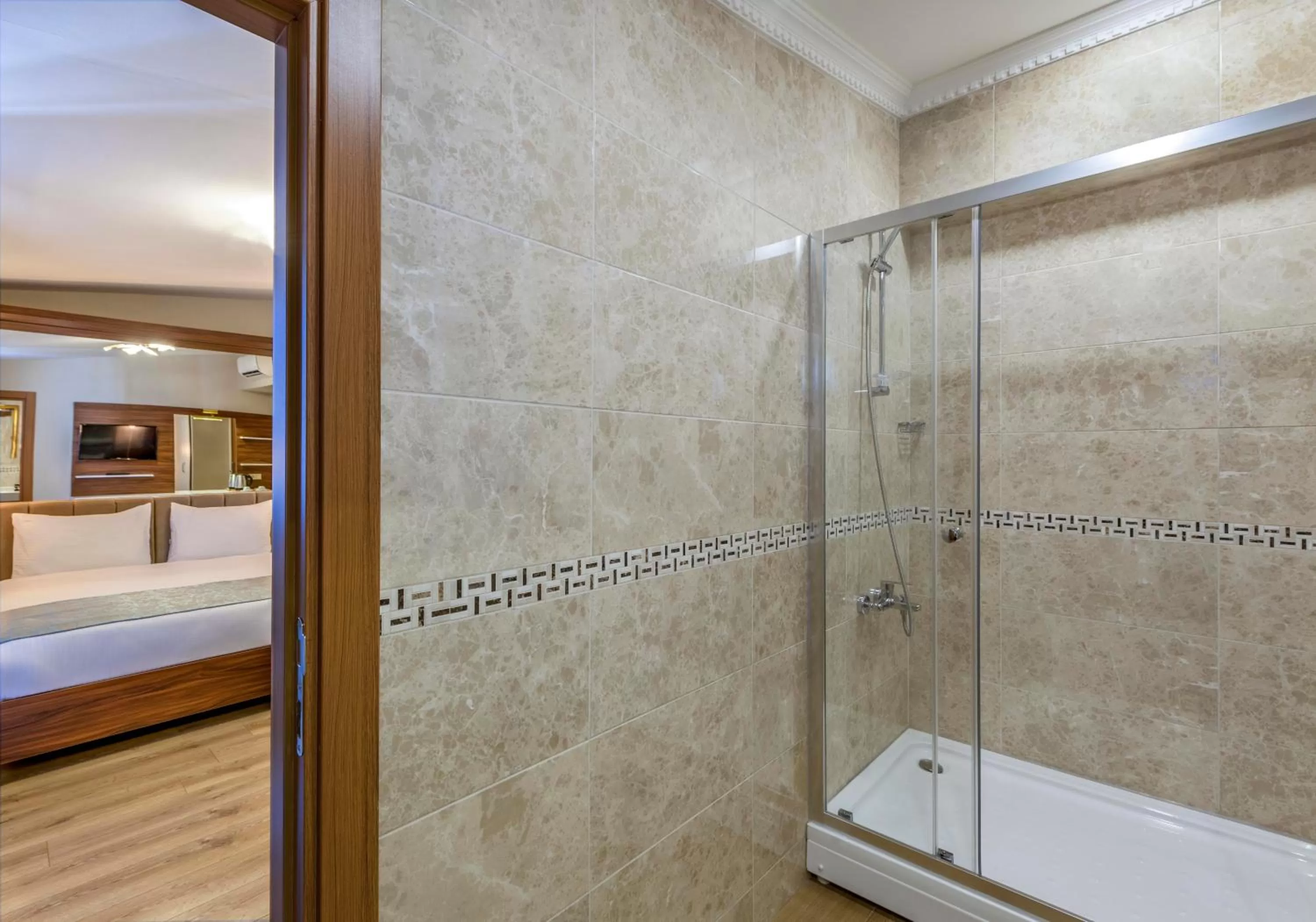 Shower in Kupeli Hotel
