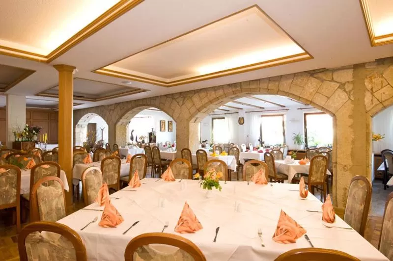 Restaurant/Places to Eat in Hotel Zur Post