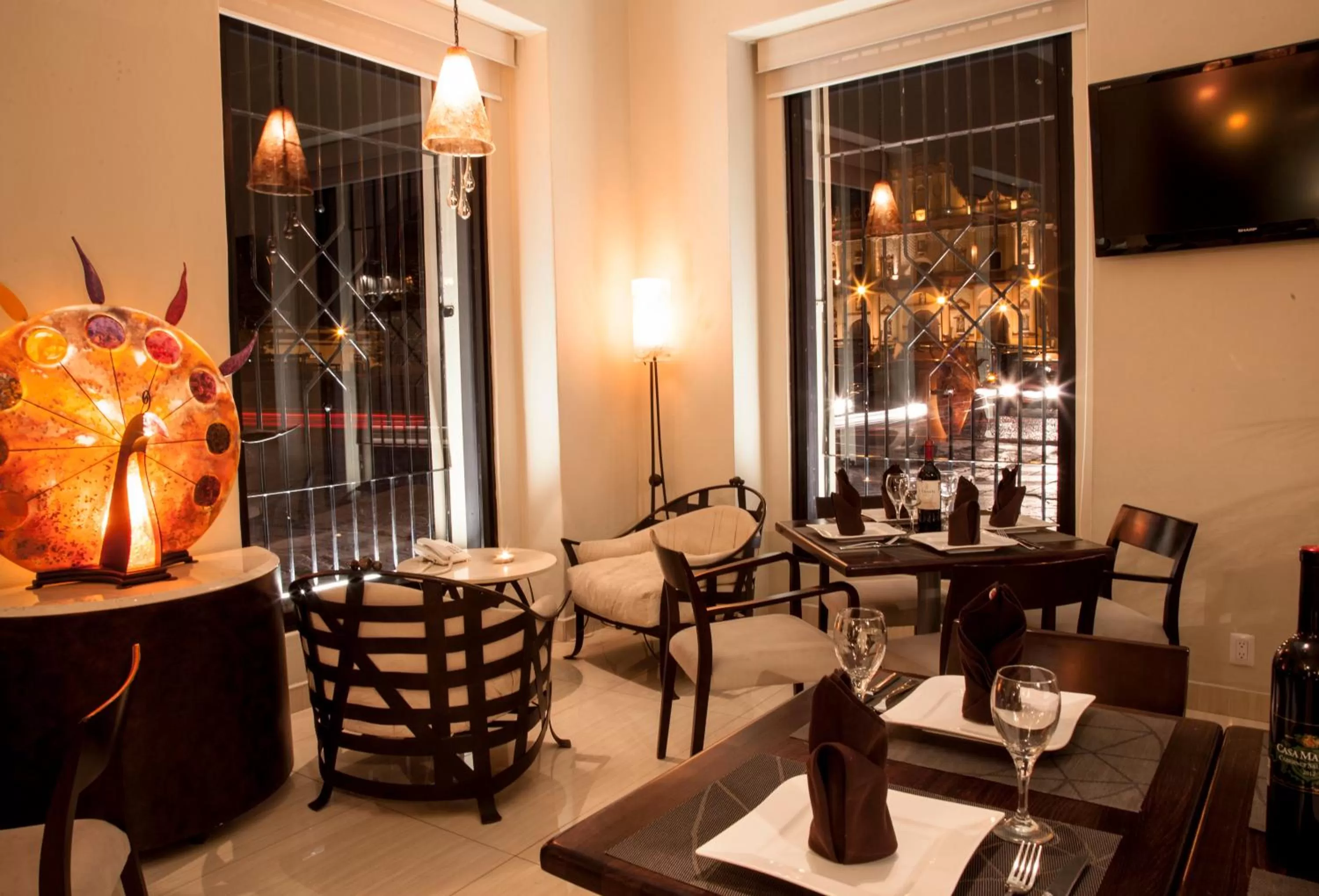 Restaurant/places to eat in Plaza Gallery Hotel Boutique