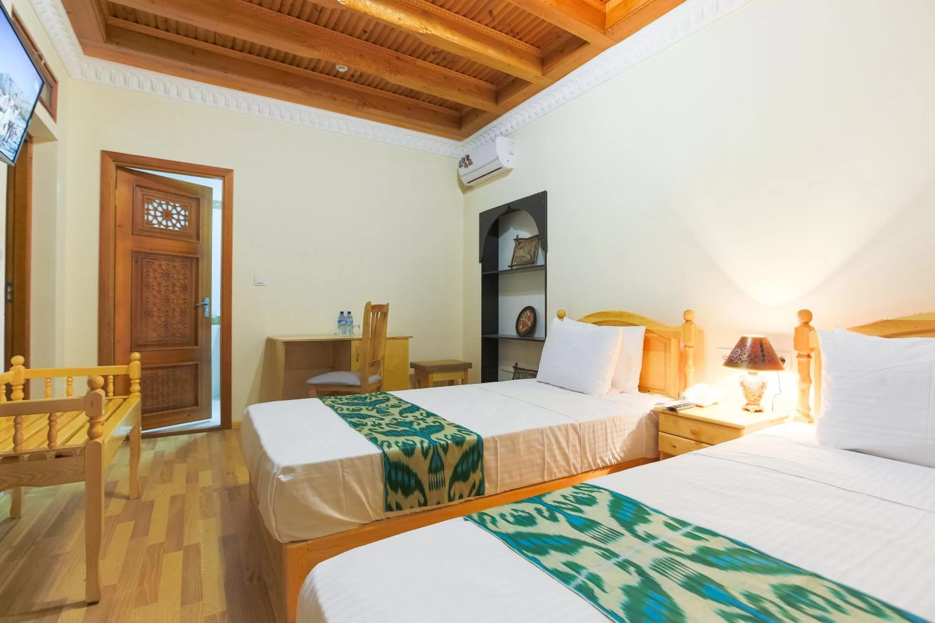 Bed in Hotel SHOHRUD