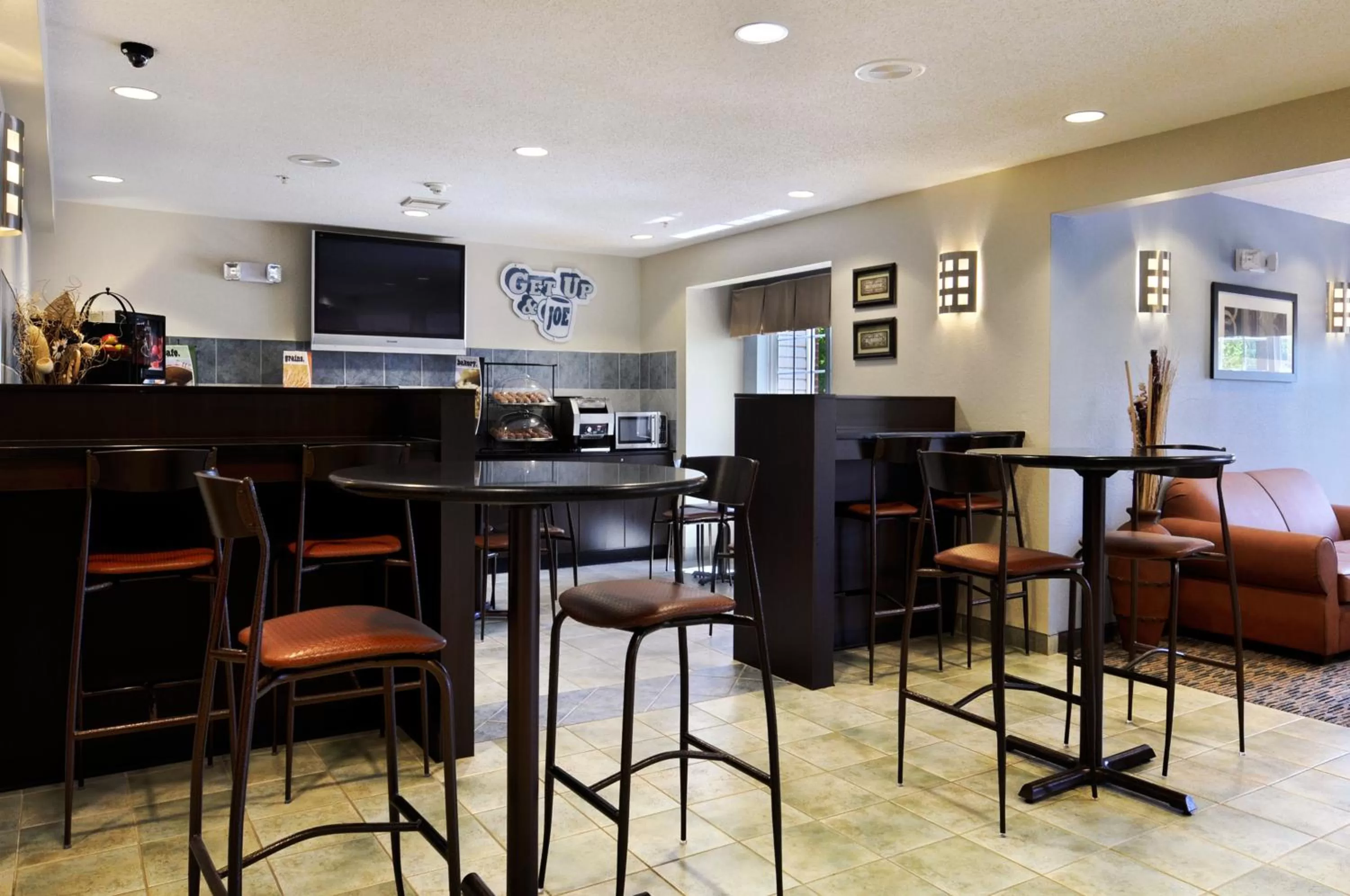 Lounge or bar in Microtel Inn & Suites Bath