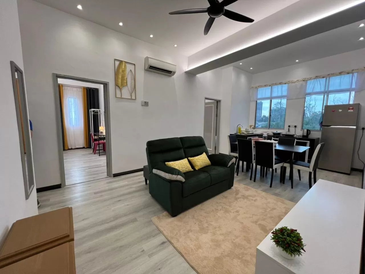 TV and multimedia in One Point Inn King Centre