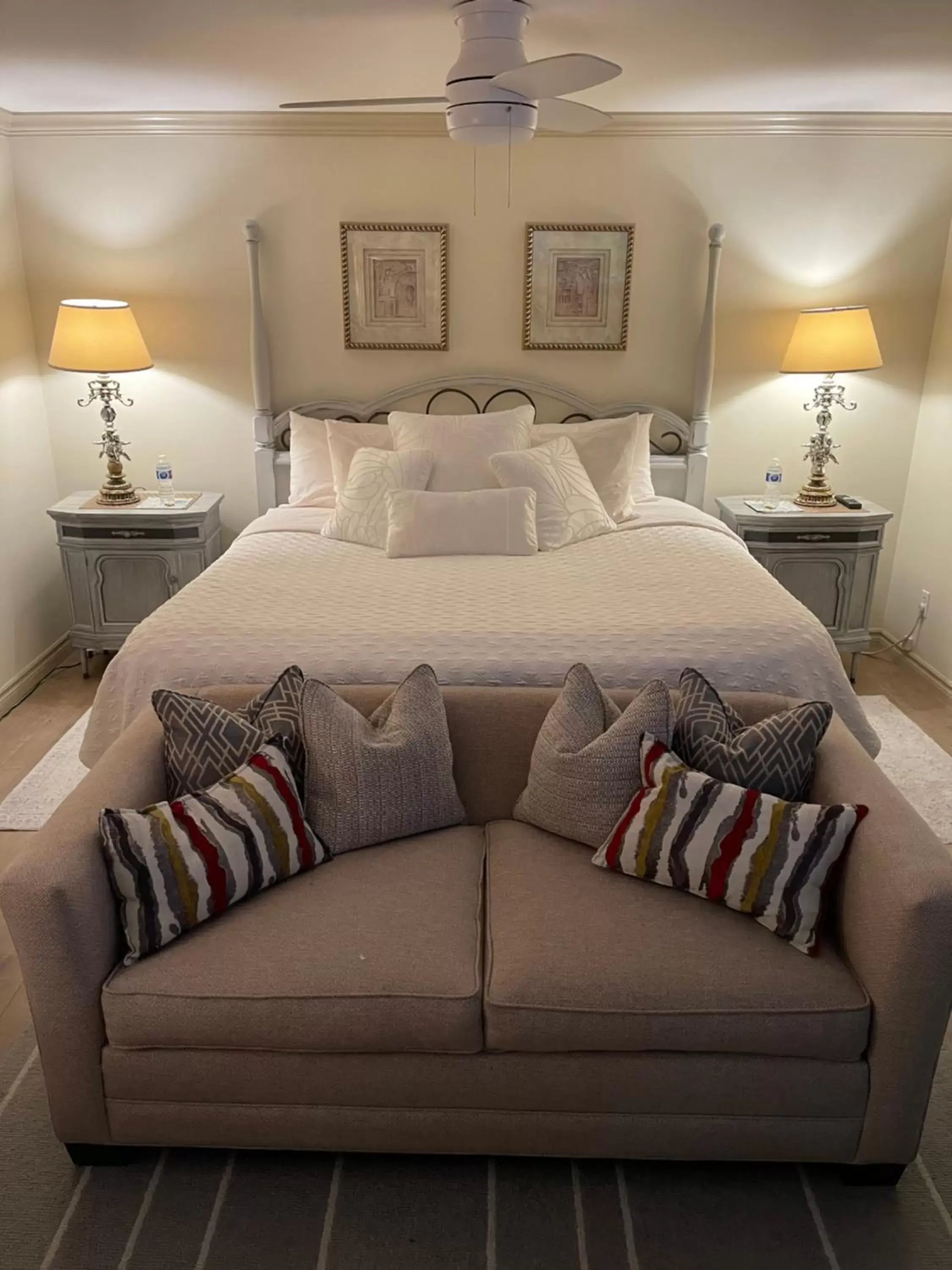 King Suite with Spa Bath in A Vista Villa Couples Retreat King Suite with Spa Bath in A Vista Villa Couples Retreat