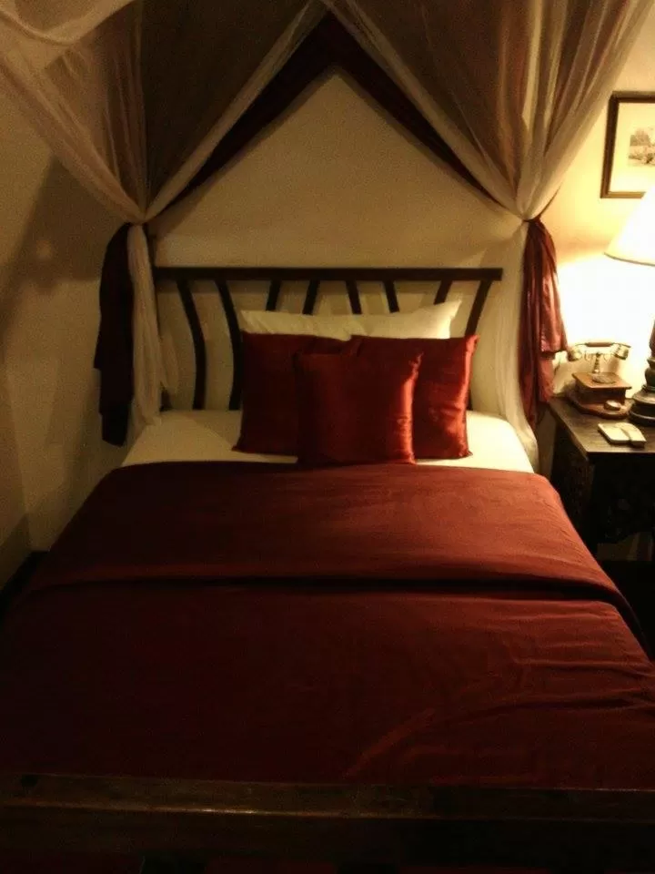 Bed in Tri Yaan Na Ros Colonial House
