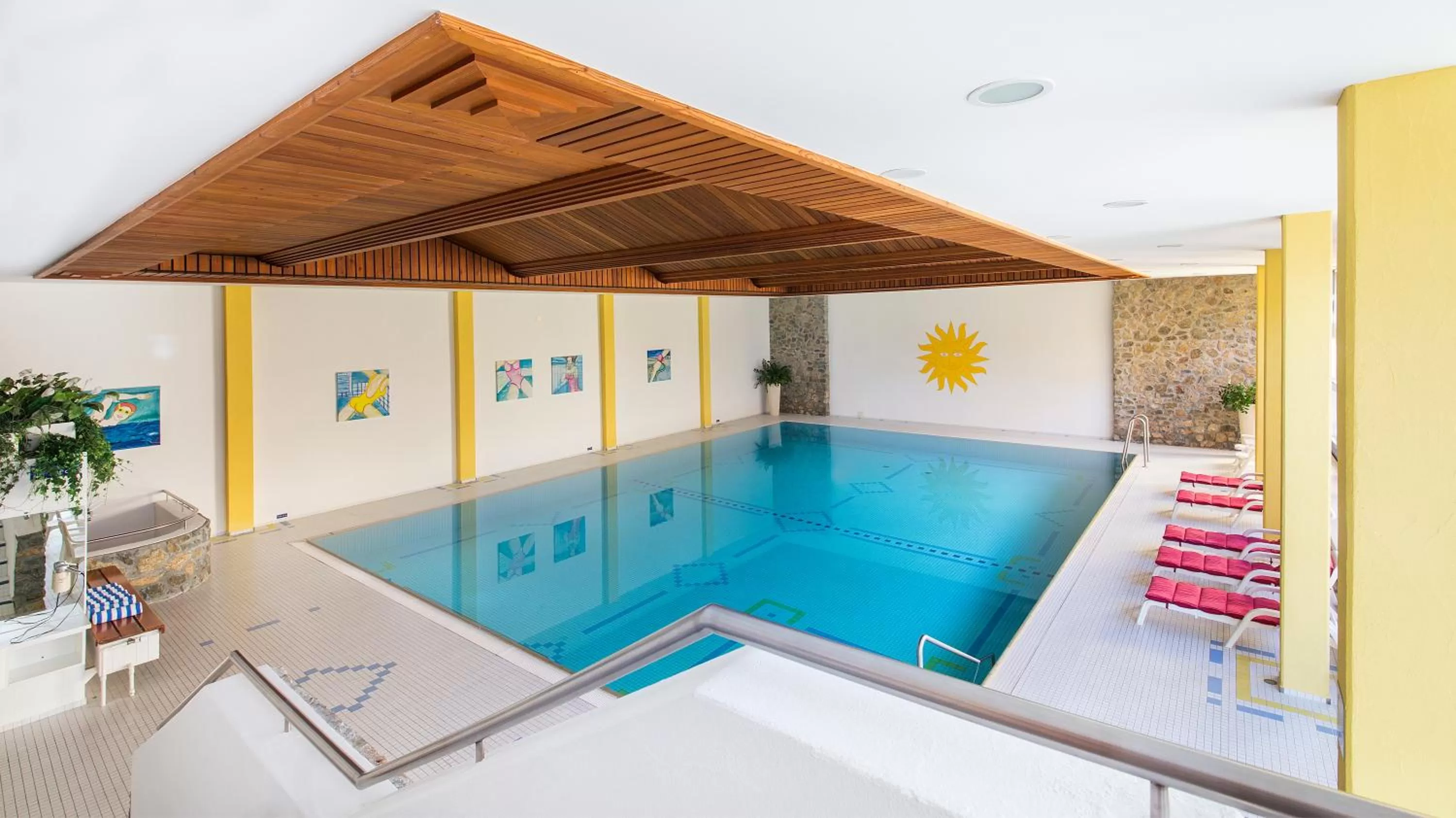 Swimming pool in Hotel Europa Suites St Moritz