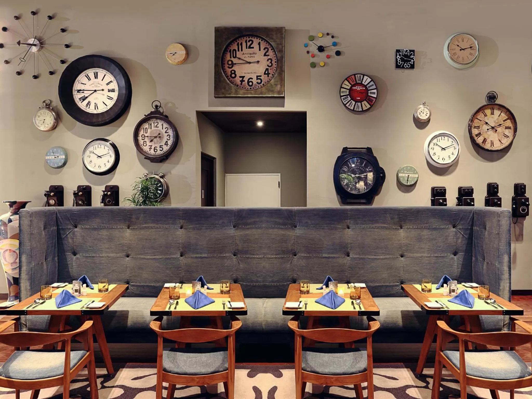 Restaurant/places to eat in Mercure Jakarta Simatupang