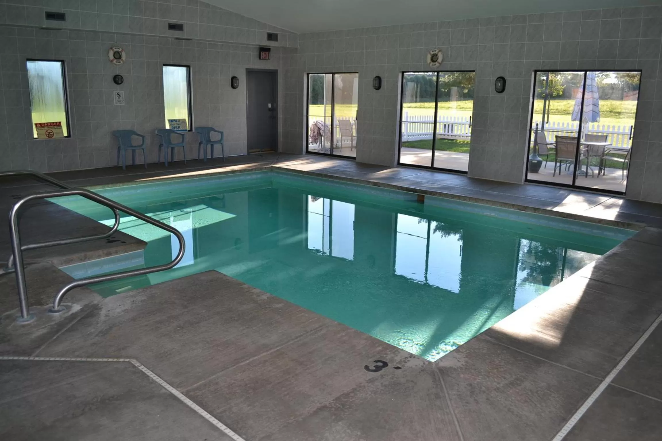 Swimming pool in Sky Lodge Inn & Suites - Delavan