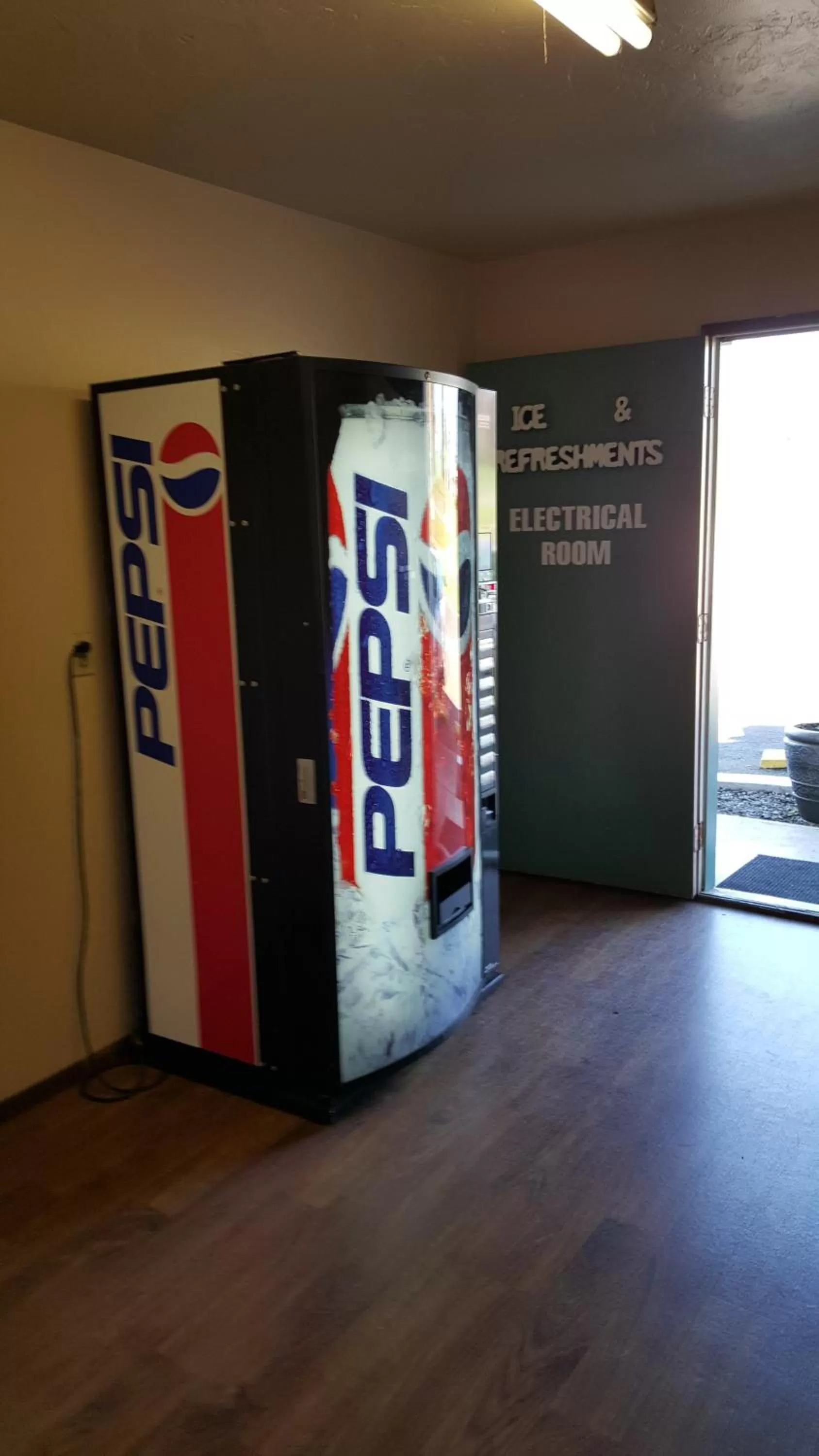 Area and facilities in Safari Inn Motel