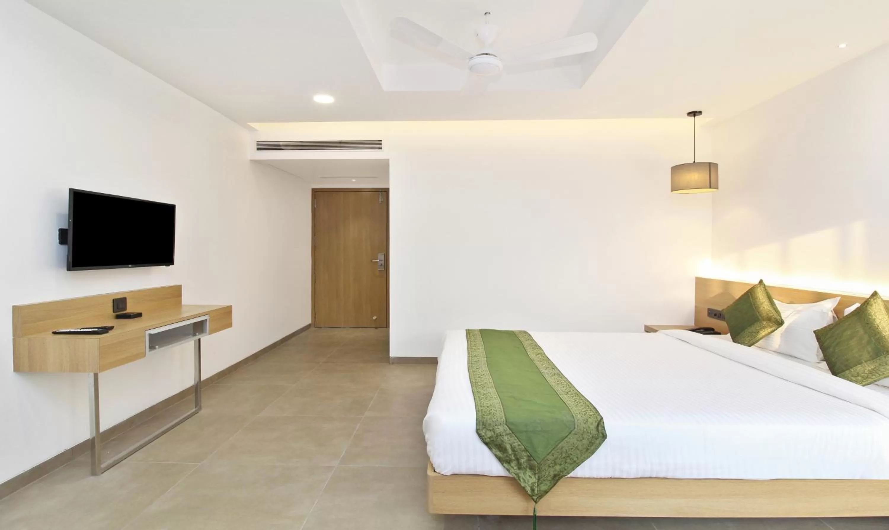 Bed in Treebo City Inn, Satara