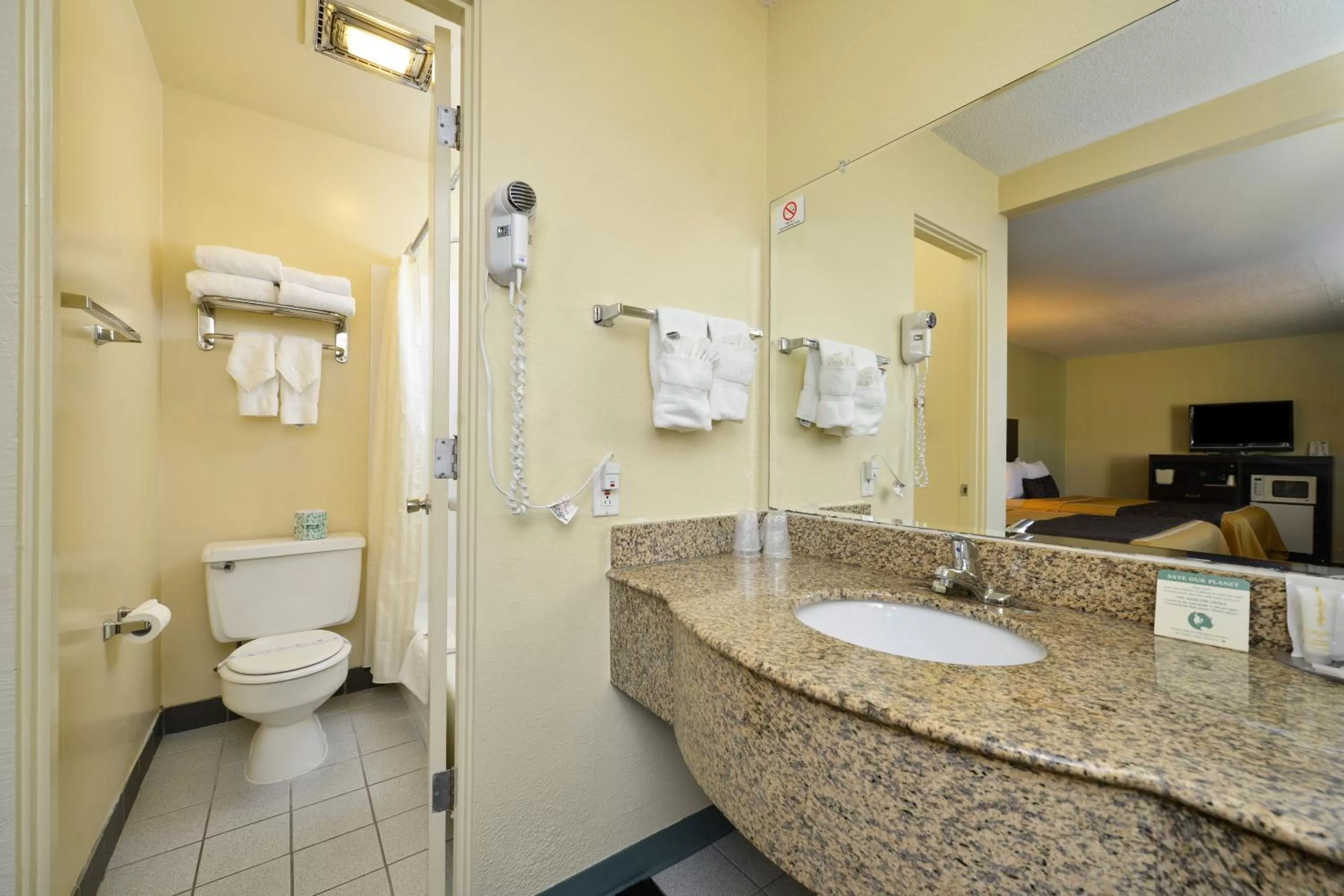 Deluxe Queen Studio  in University Inn and Suites Eugene