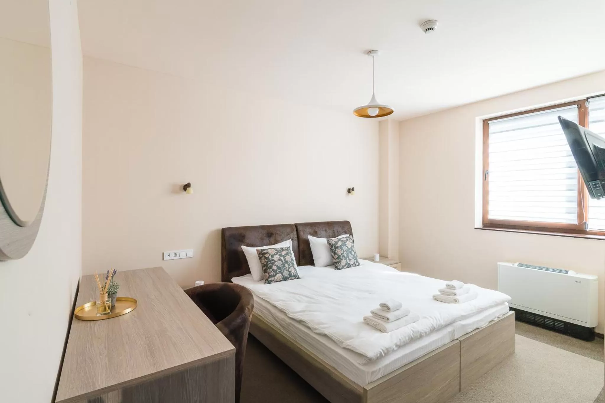 Bed in Pensiunea Select Central