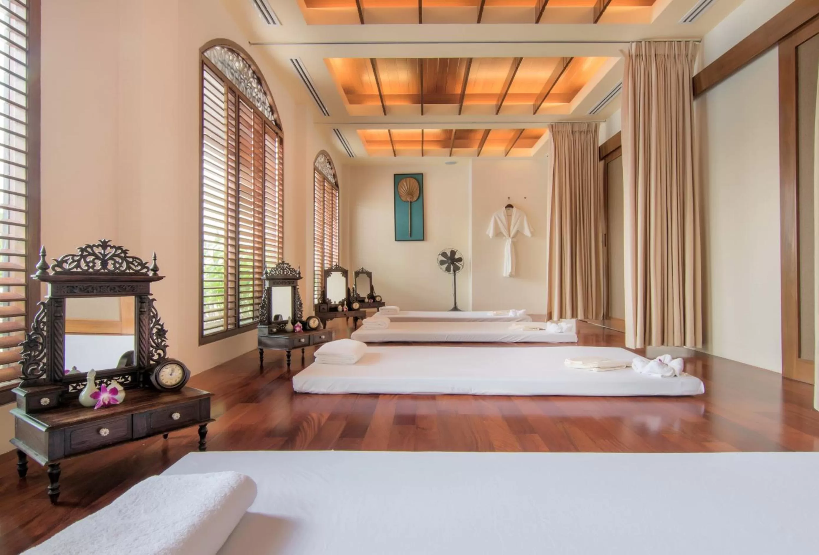 Massage, Bed in The Sukosol Hotel