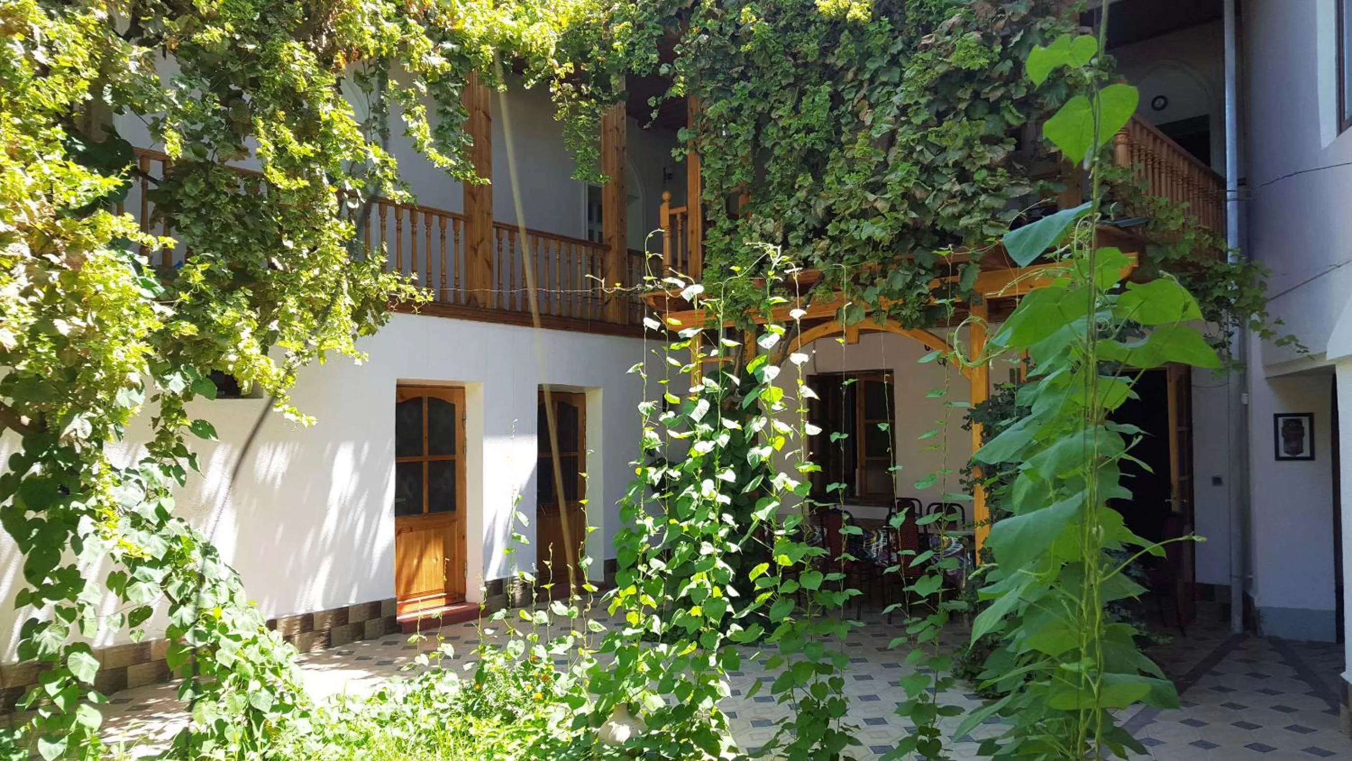 Garden, Property Building in Jahongir Guest House