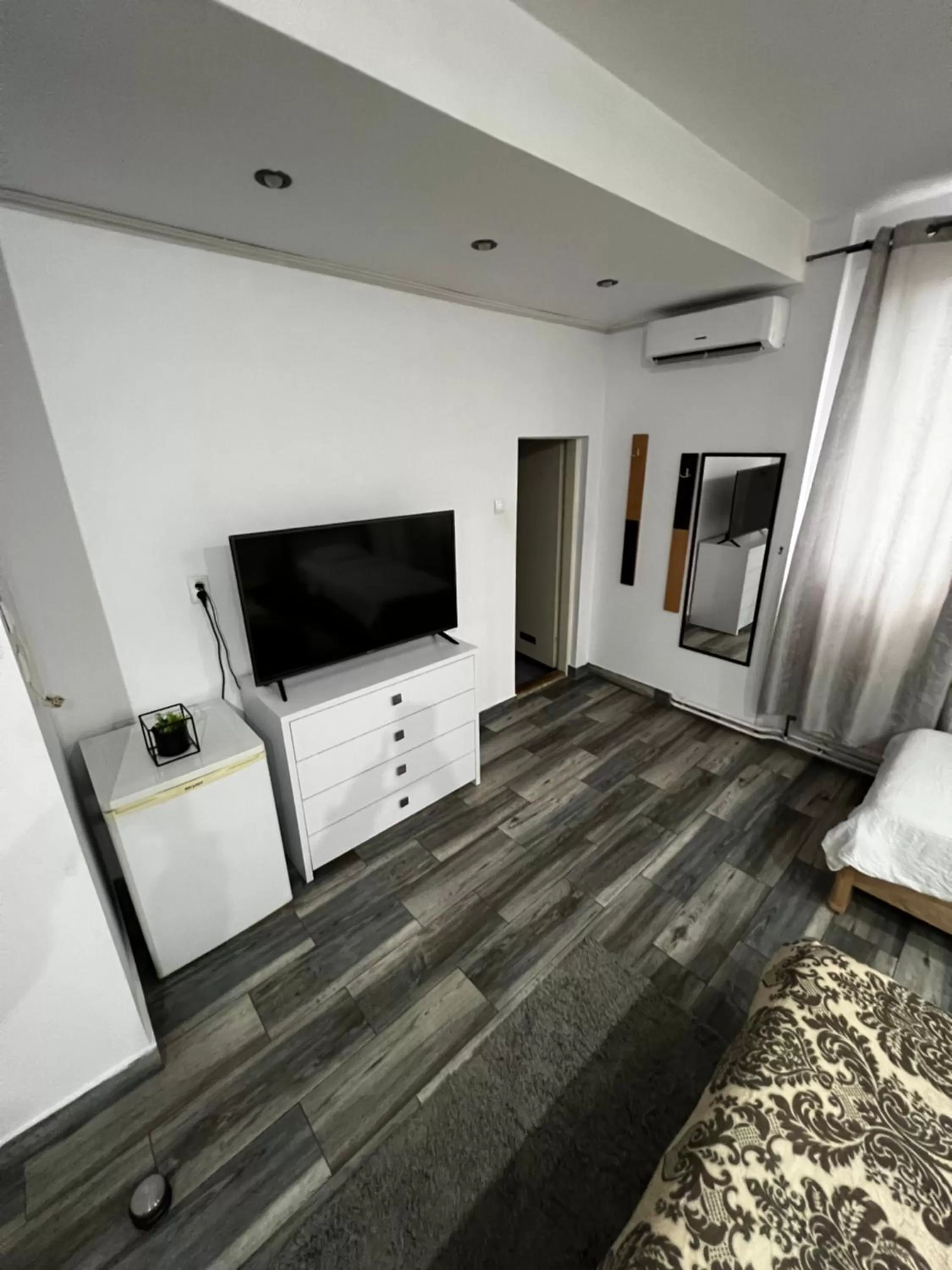 TV/Entertainment Center in Pensiunea Old Sheriff