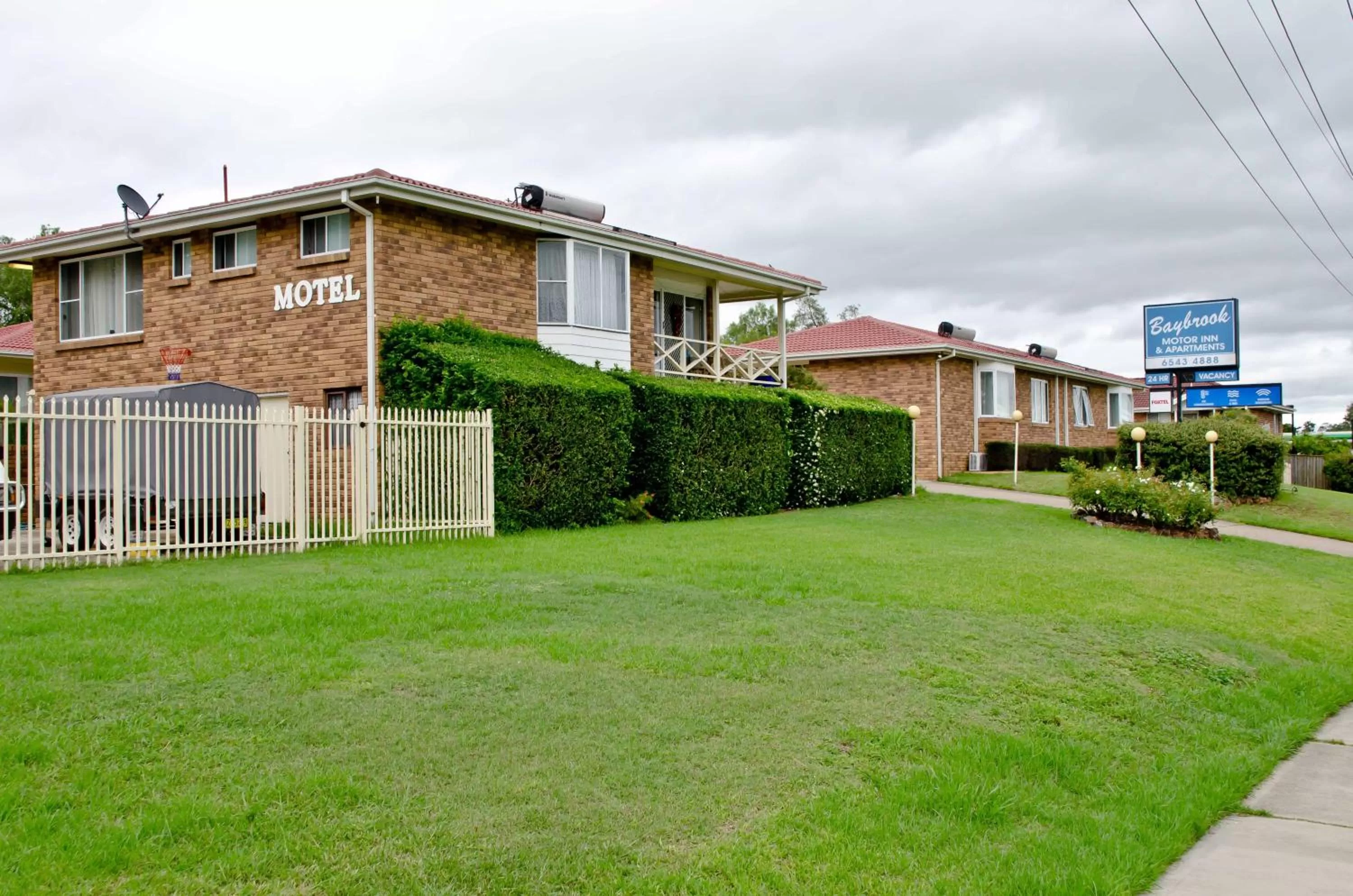 Facade/entrance in Baybrook Motor Inn