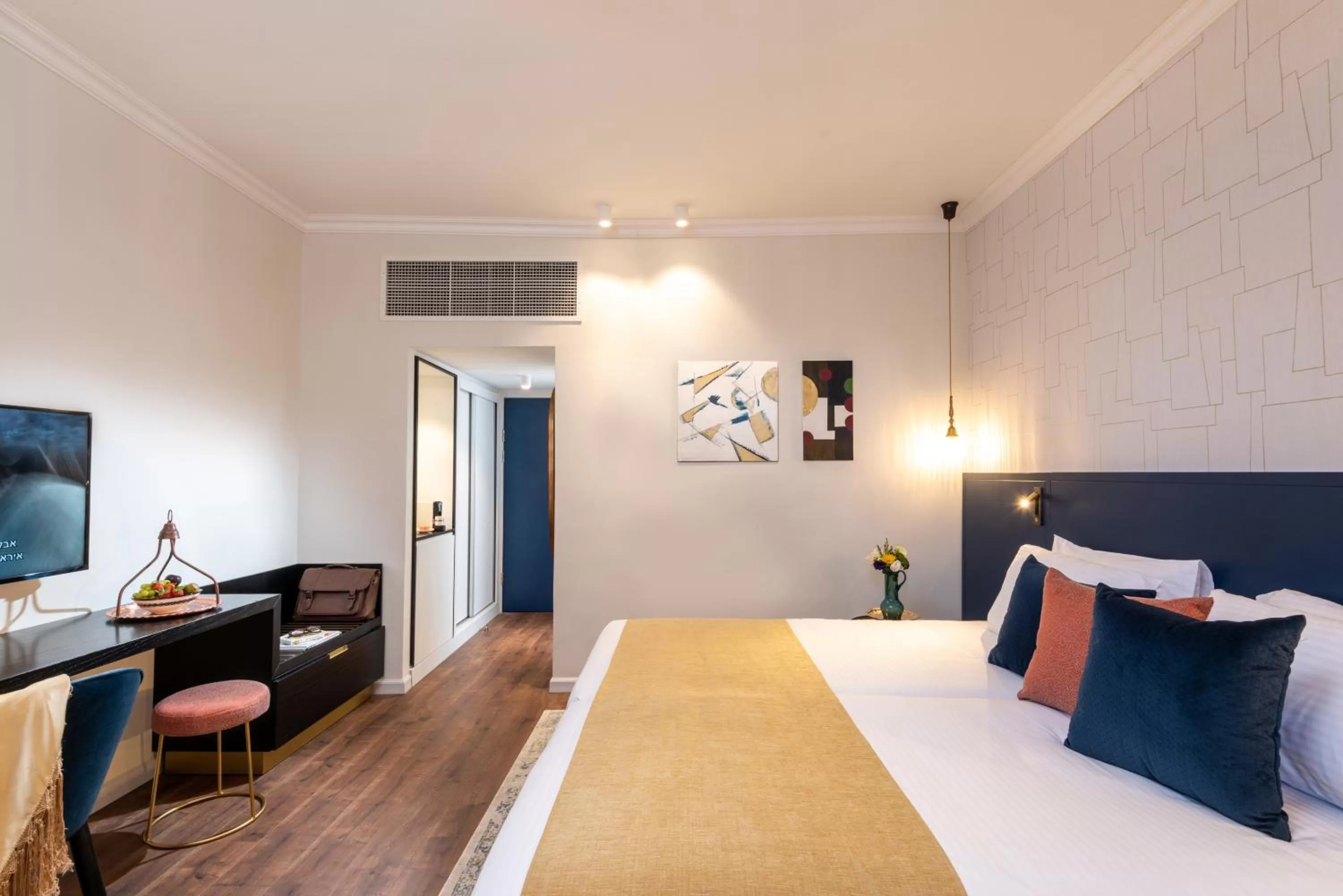 Bed in Prima Kings Hotel