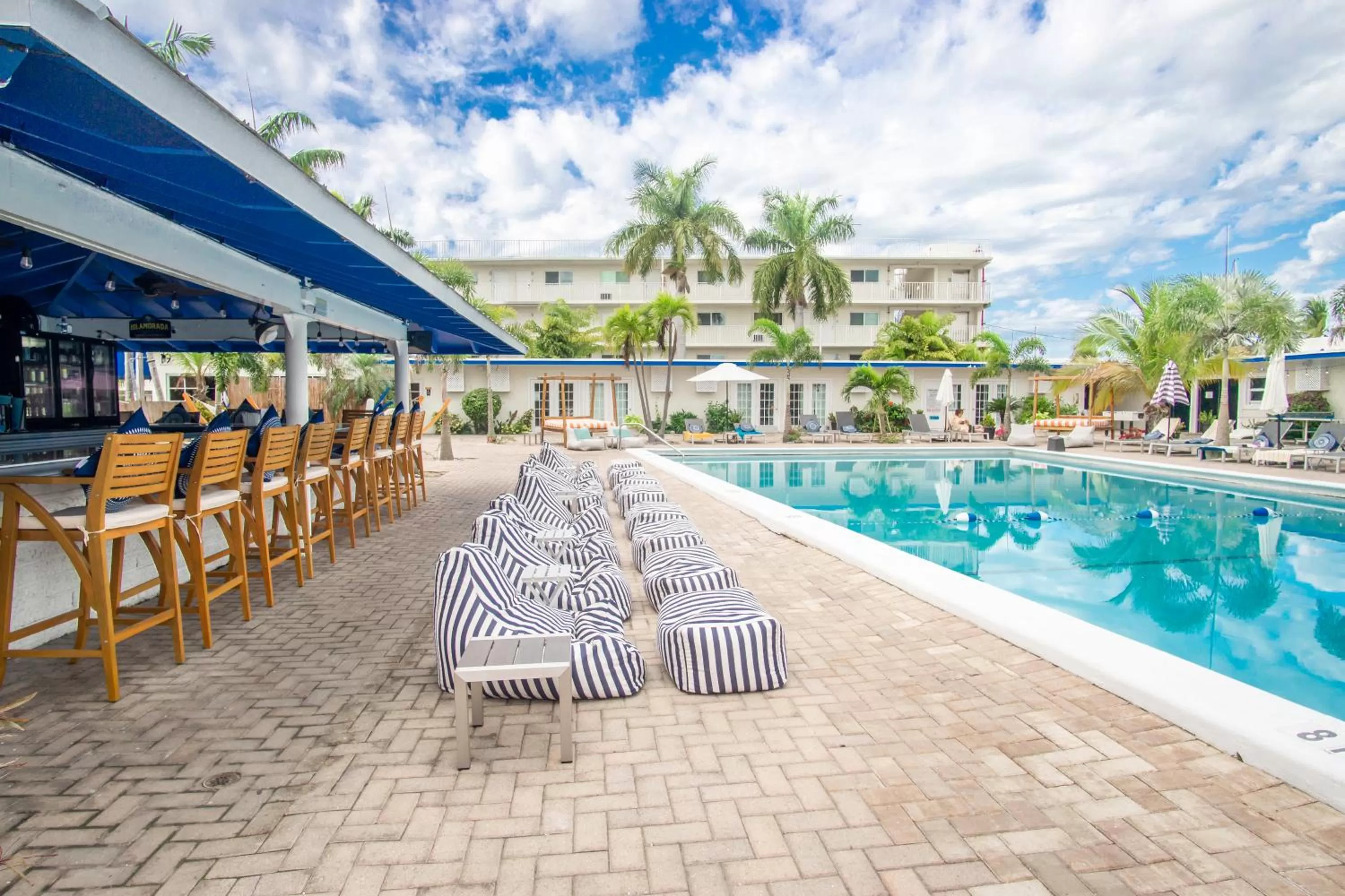 Swimming pool in Skipjack Resort & Marina