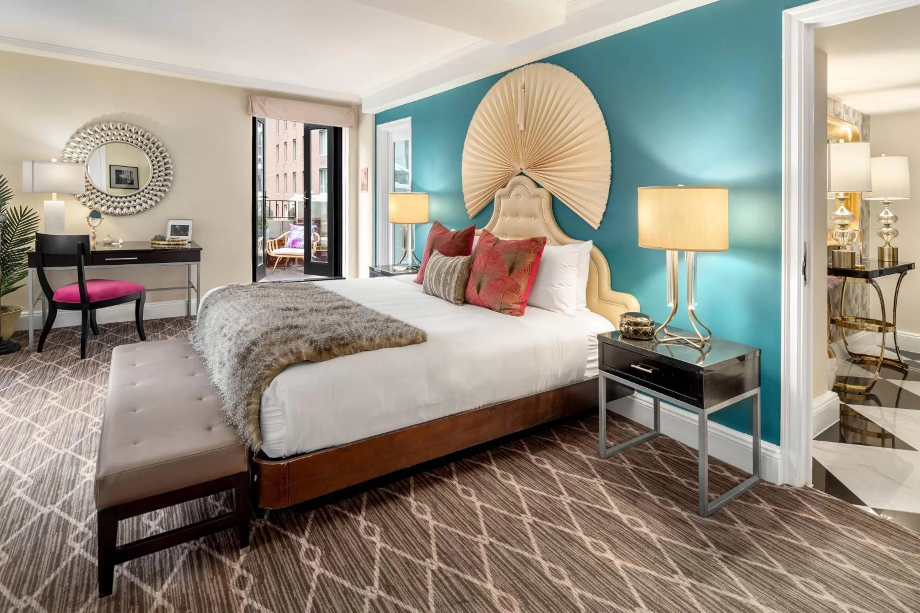 Photo of the whole room, Bed in The Lexington Hotel, Autograph Collection